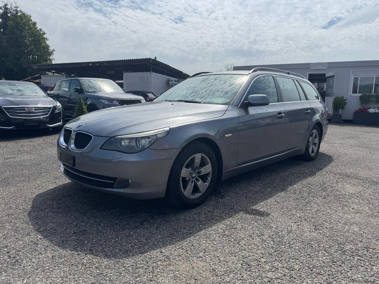 BMW 520i Touring-image-1