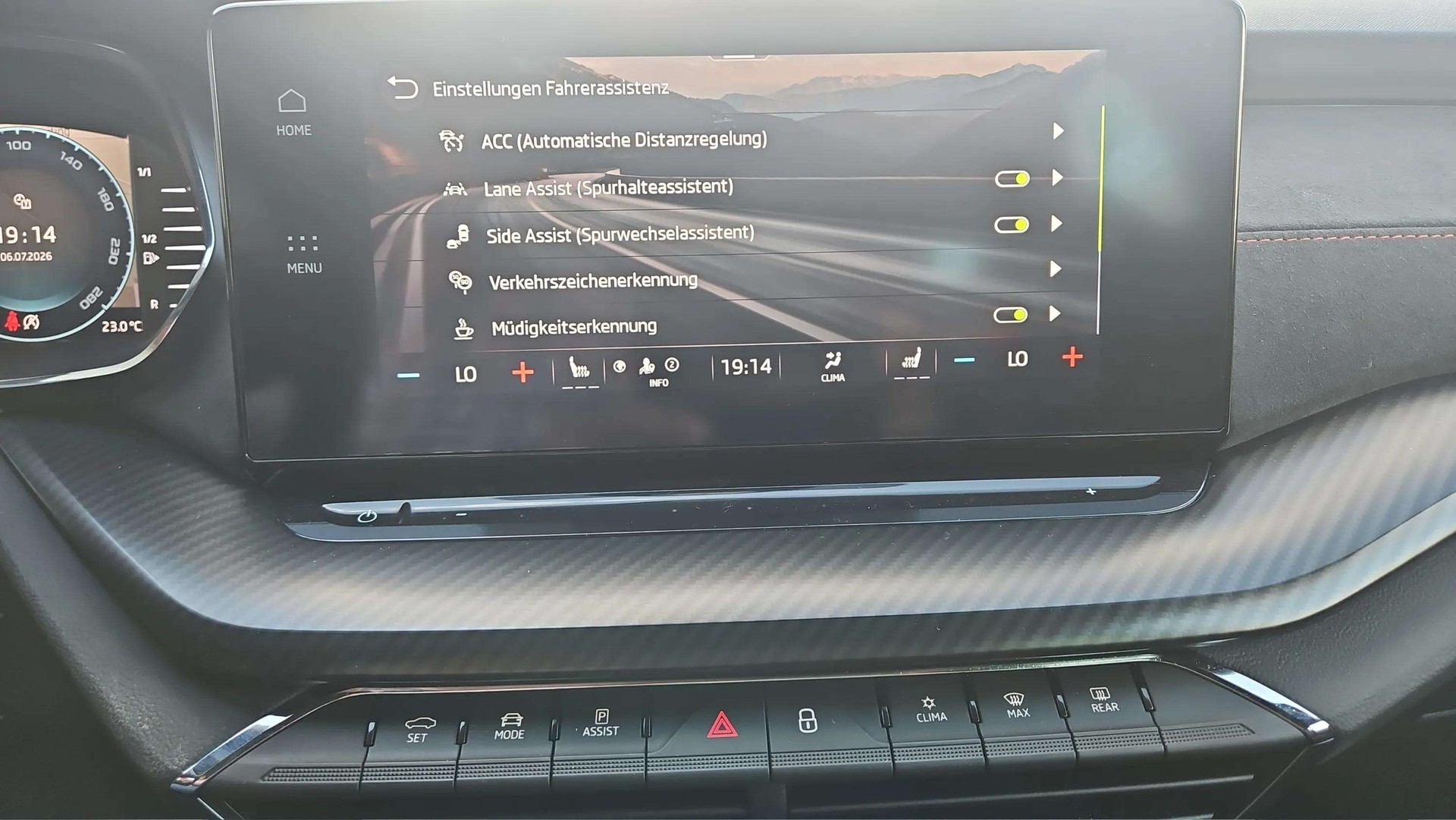 SKODA Octavia Combi 2.0 TDI DSG RS 4x4 mit AHK-Vorbereitung & 5J Werksgarantie oder bis 100000km-image-22