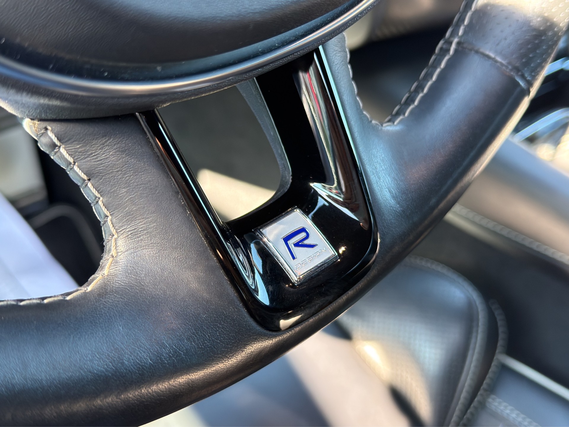 VOLVO XC90 D5 AWD R-Design Geartronic-image-15