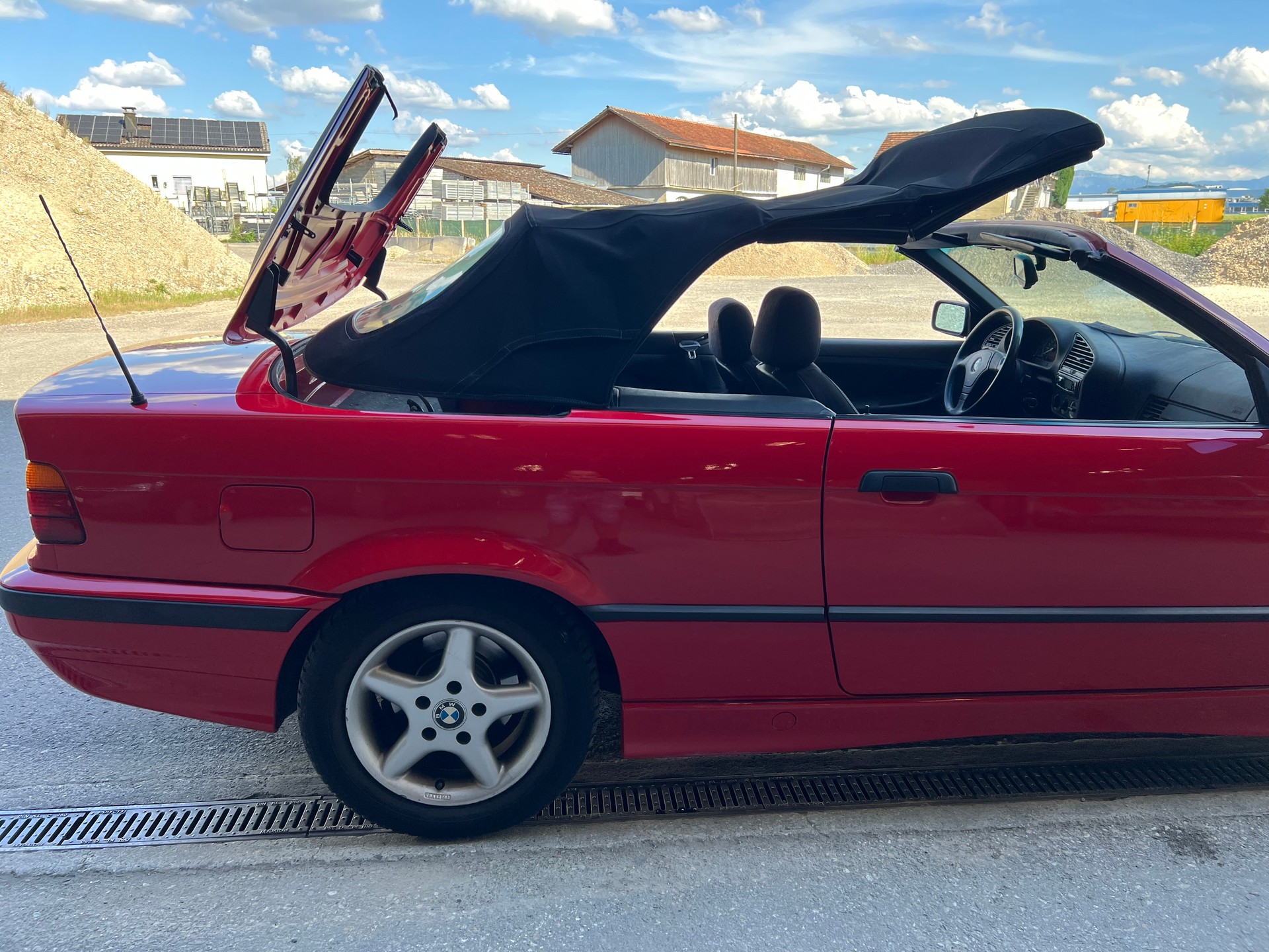 BMW 318i Cabrio-image-9