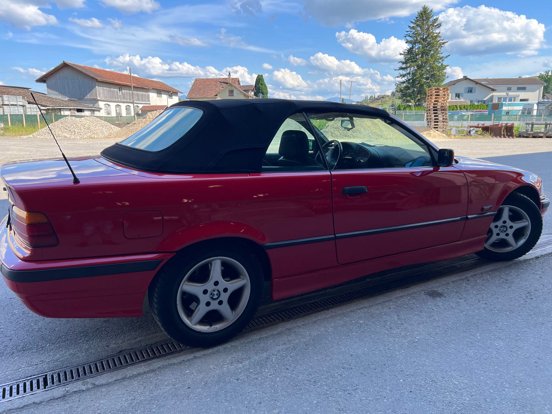 BMW 318i Cabrio-image-4