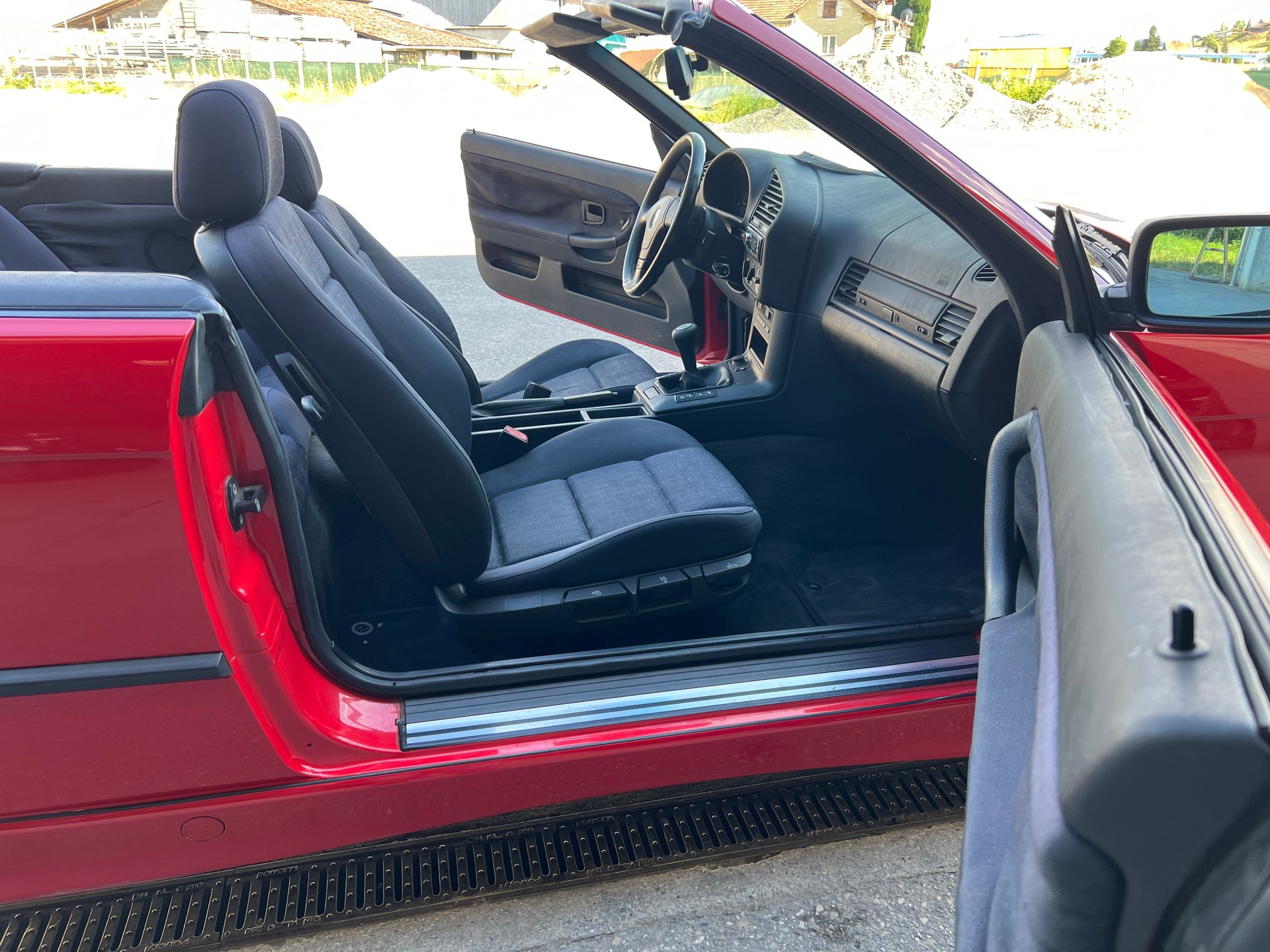 BMW 318i Cabrio-image-7