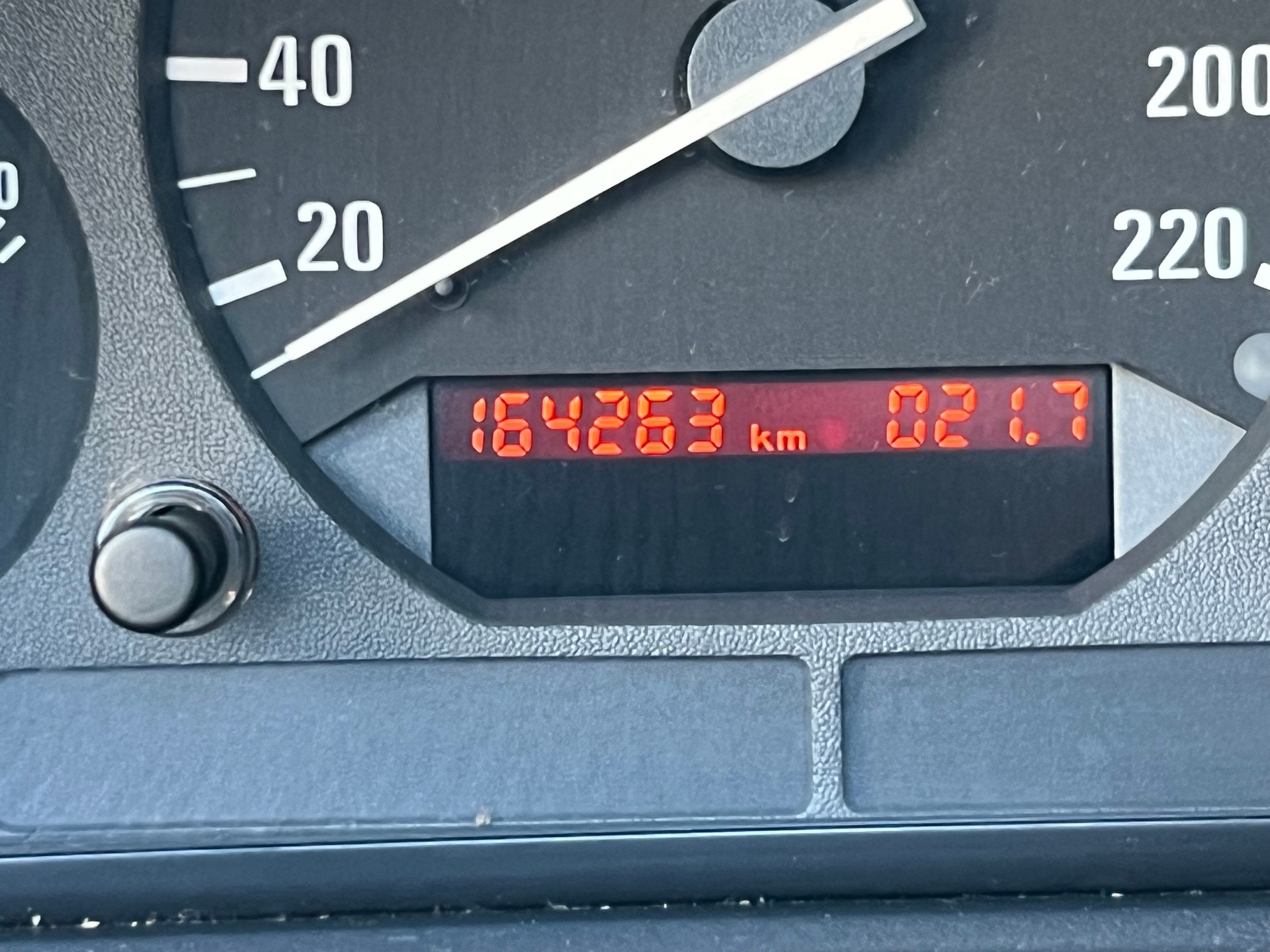 BMW 318i Cabrio-image-14
