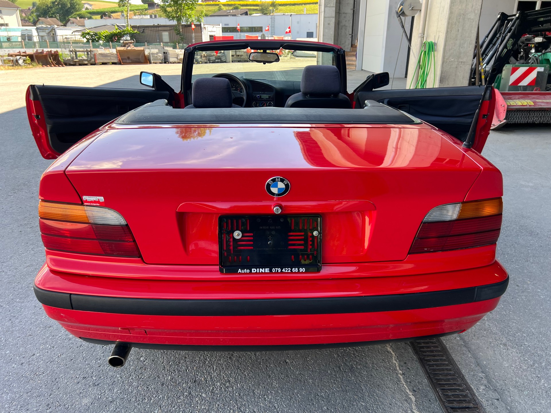 BMW 318i Cabrio-image-10