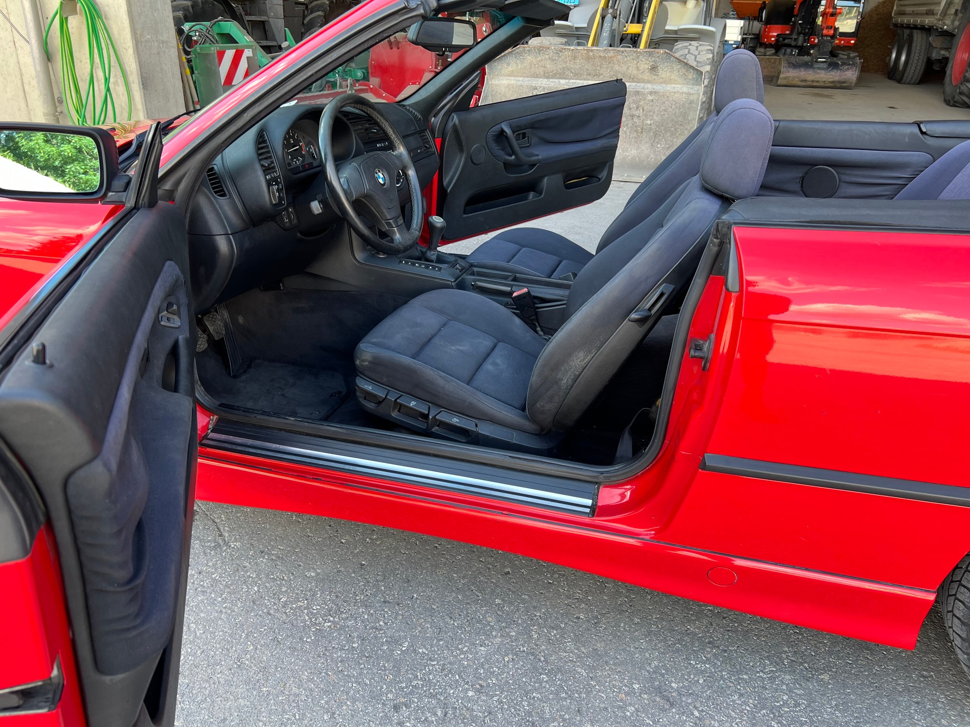BMW 318i Cabrio-image-6