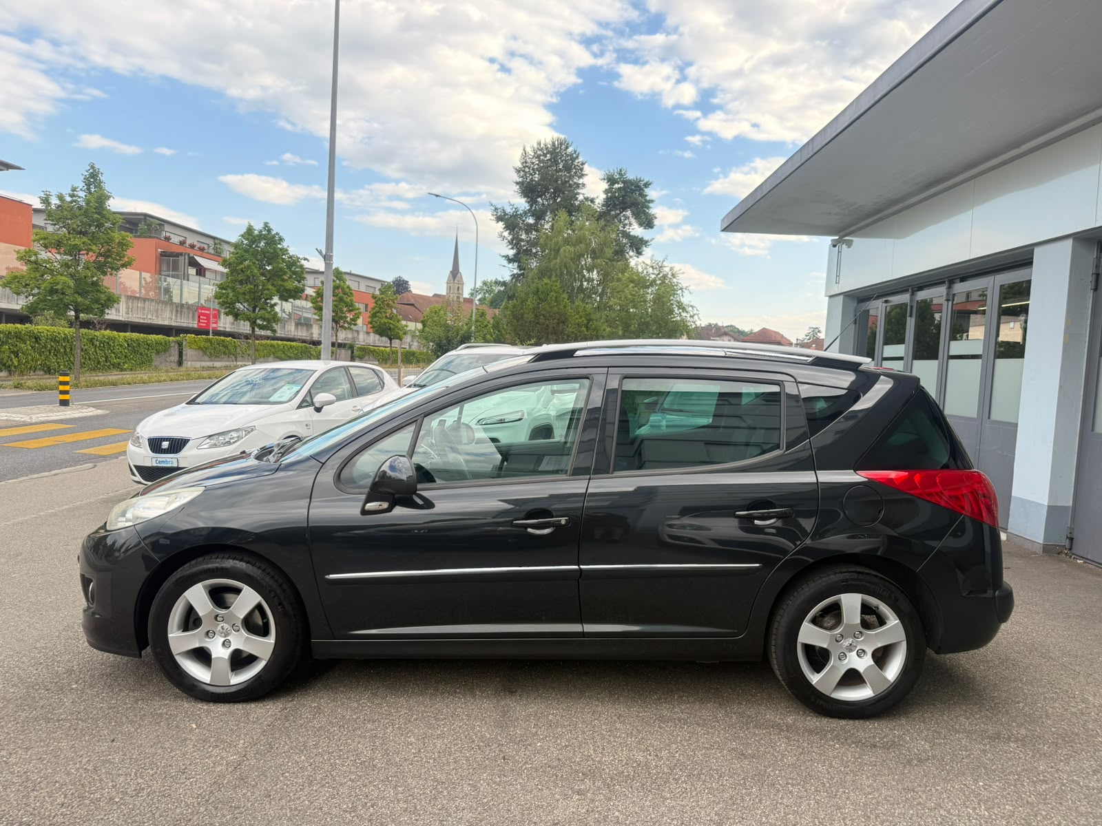 PEUGEOT 207 SW 1.6 HDI Allure-image-1