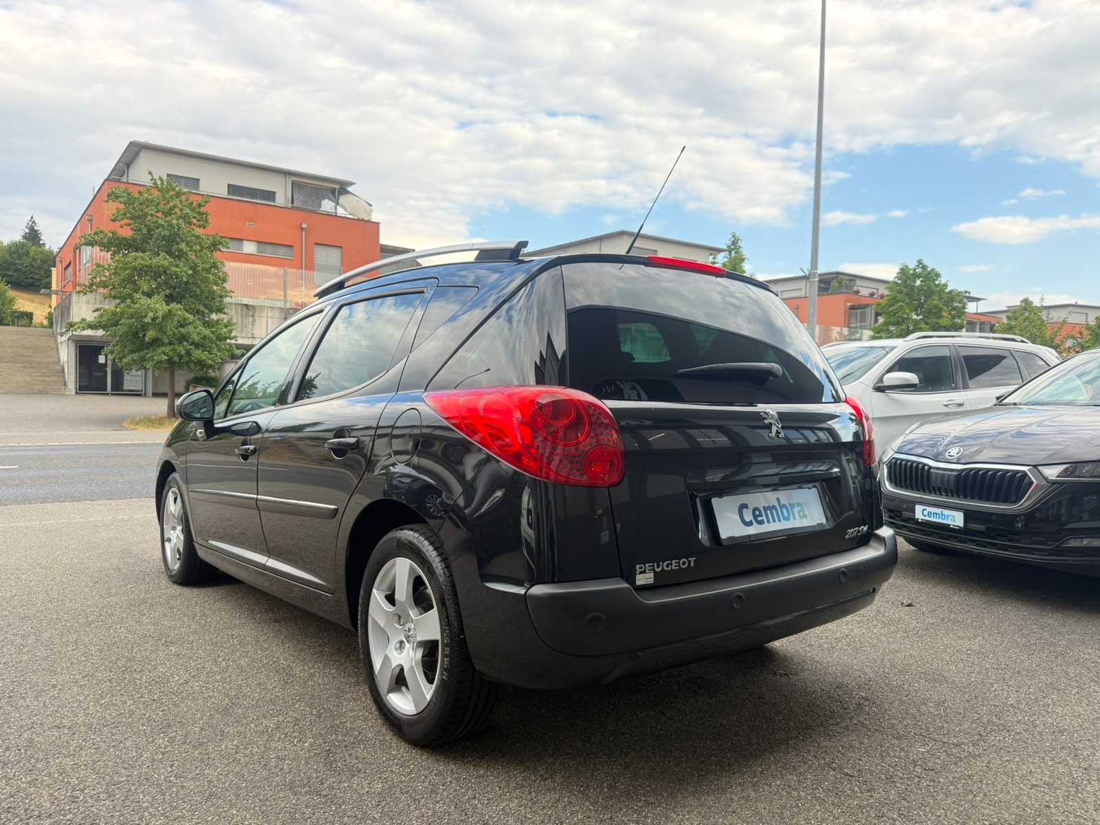 PEUGEOT 207 SW 1.6 HDI Allure-image-2