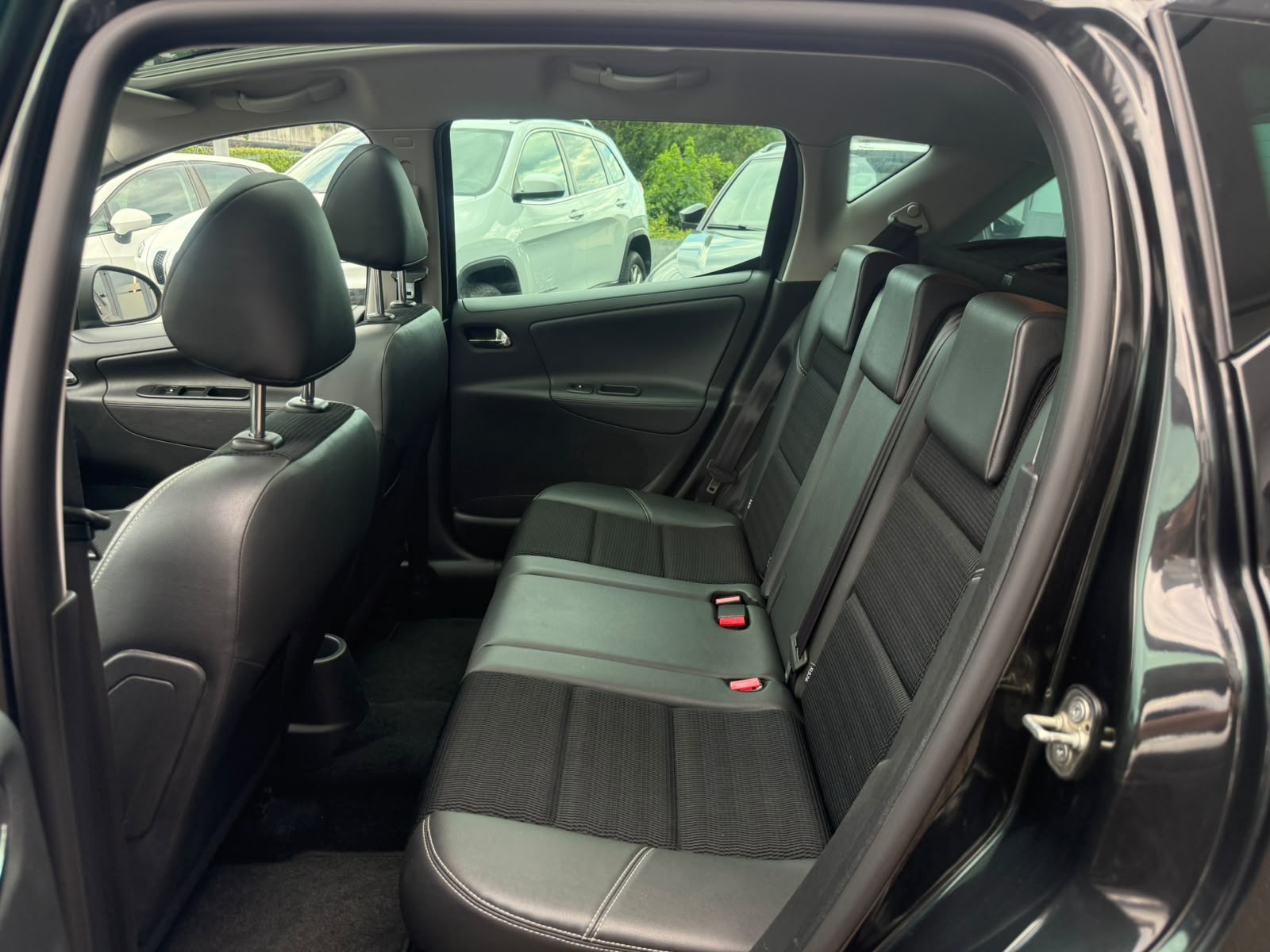 PEUGEOT 207 SW 1.6 HDI Allure-image-12