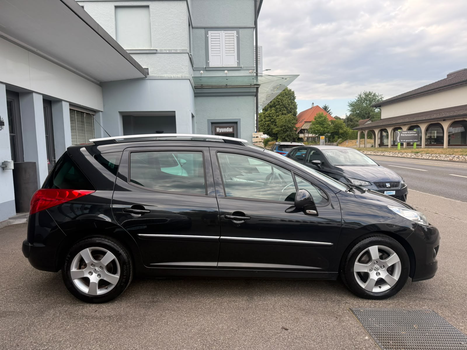 PEUGEOT 207 SW 1.6 HDI Allure-image-5