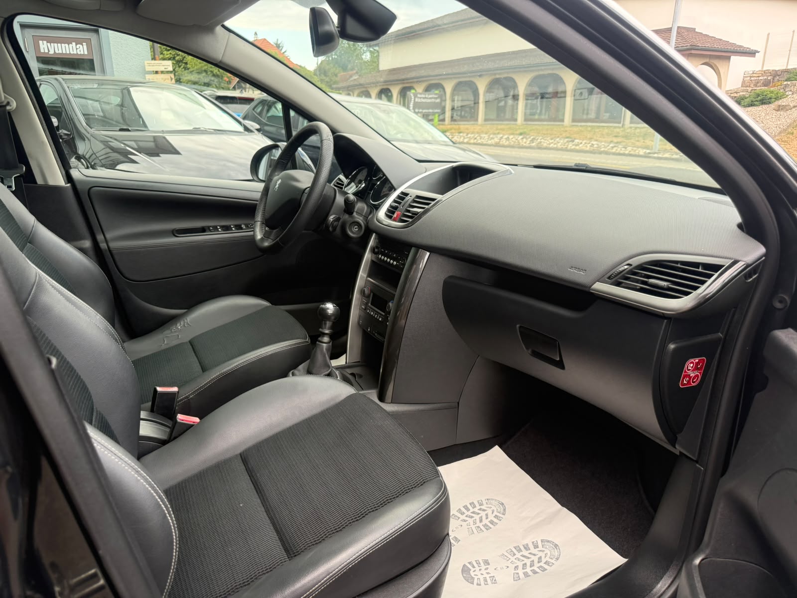 PEUGEOT 207 SW 1.6 HDI Allure-image-10