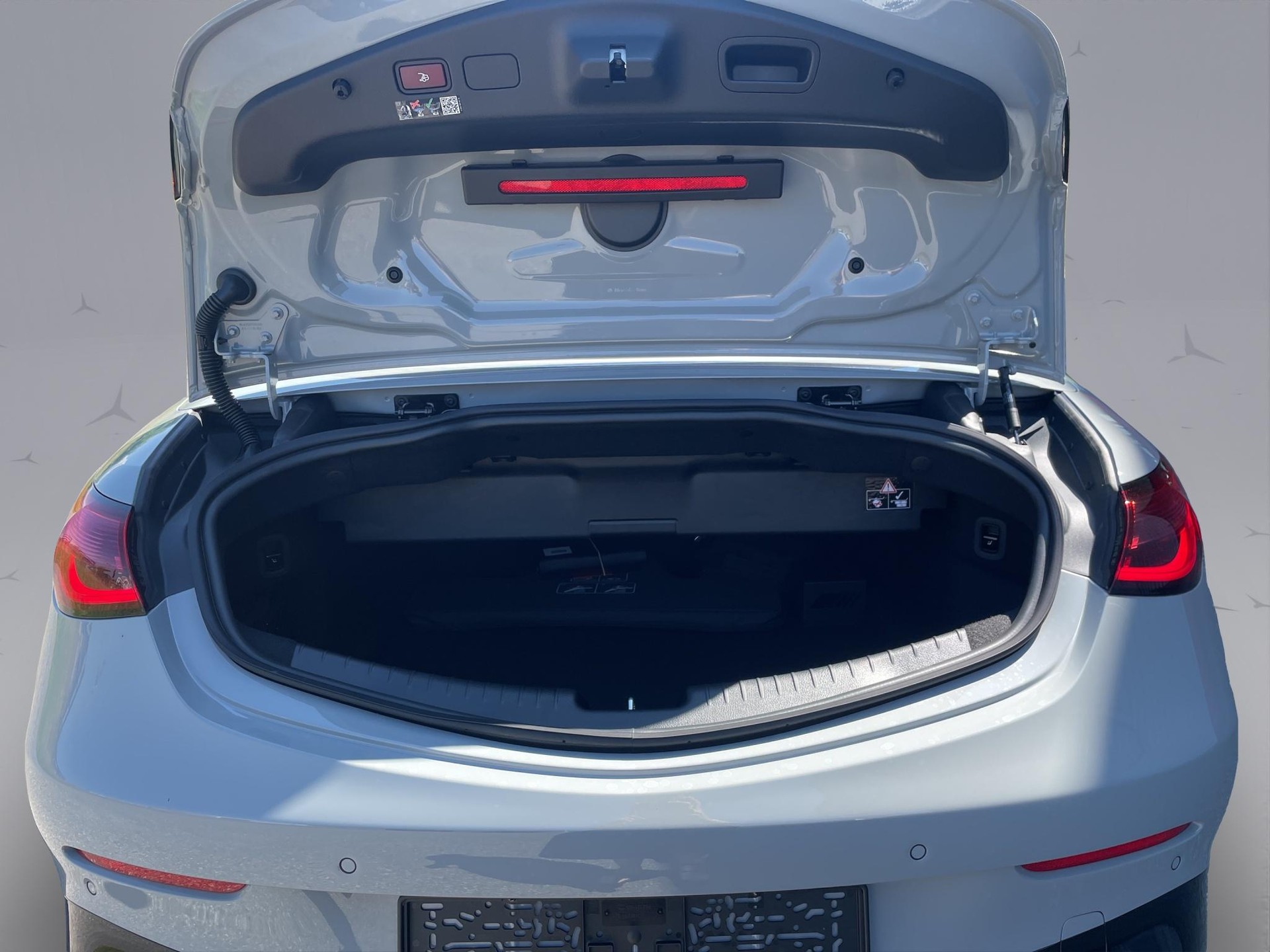MERCEDES-BENZ CLE 53 AMG 4matic+ Cabriolet-image-18