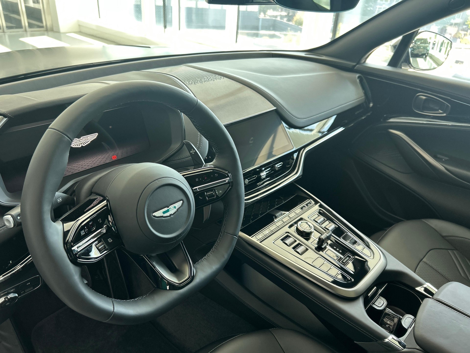 ASTON MARTIN DBX S 4.0 V8 Bi-Turbo-image-21