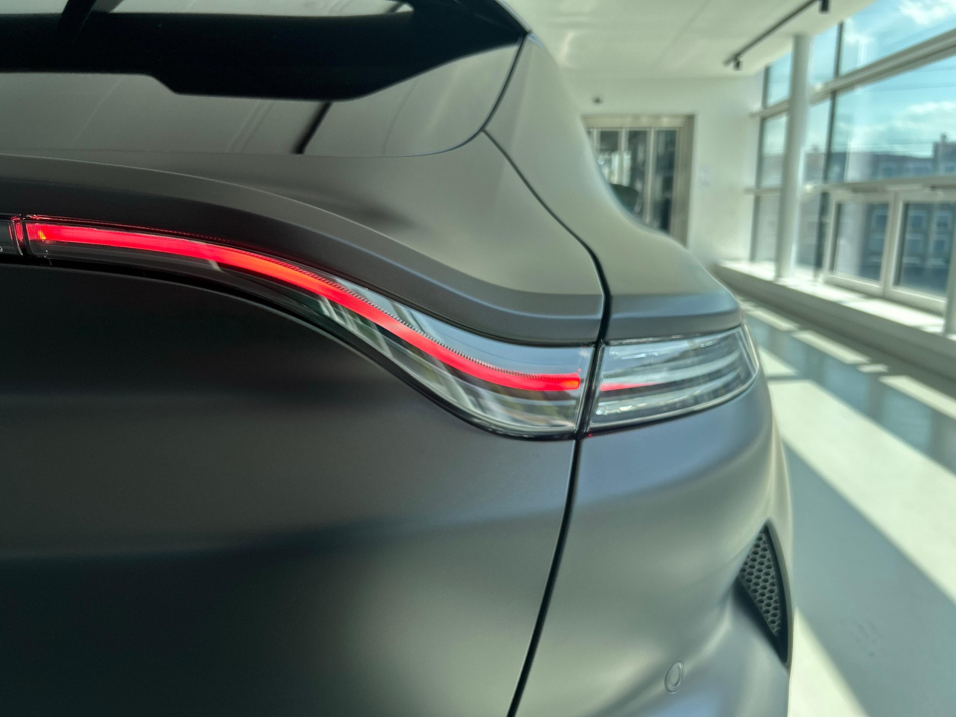 ASTON MARTIN DBX S 4.0 V8 Bi-Turbo-image-25
