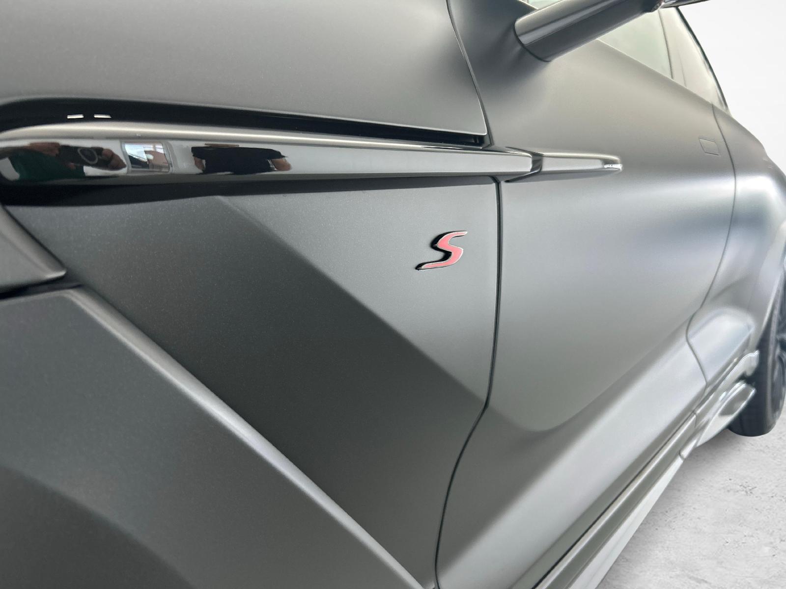 ASTON MARTIN DBX S 4.0 V8 Bi-Turbo-image-13