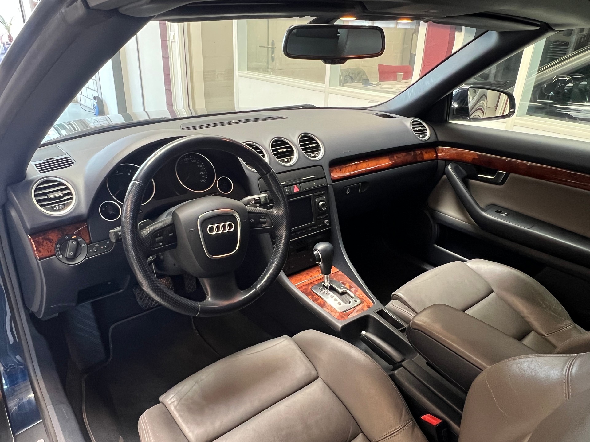 AUDI A4 Cabriolet 2.7 TDI multitronic-image-11