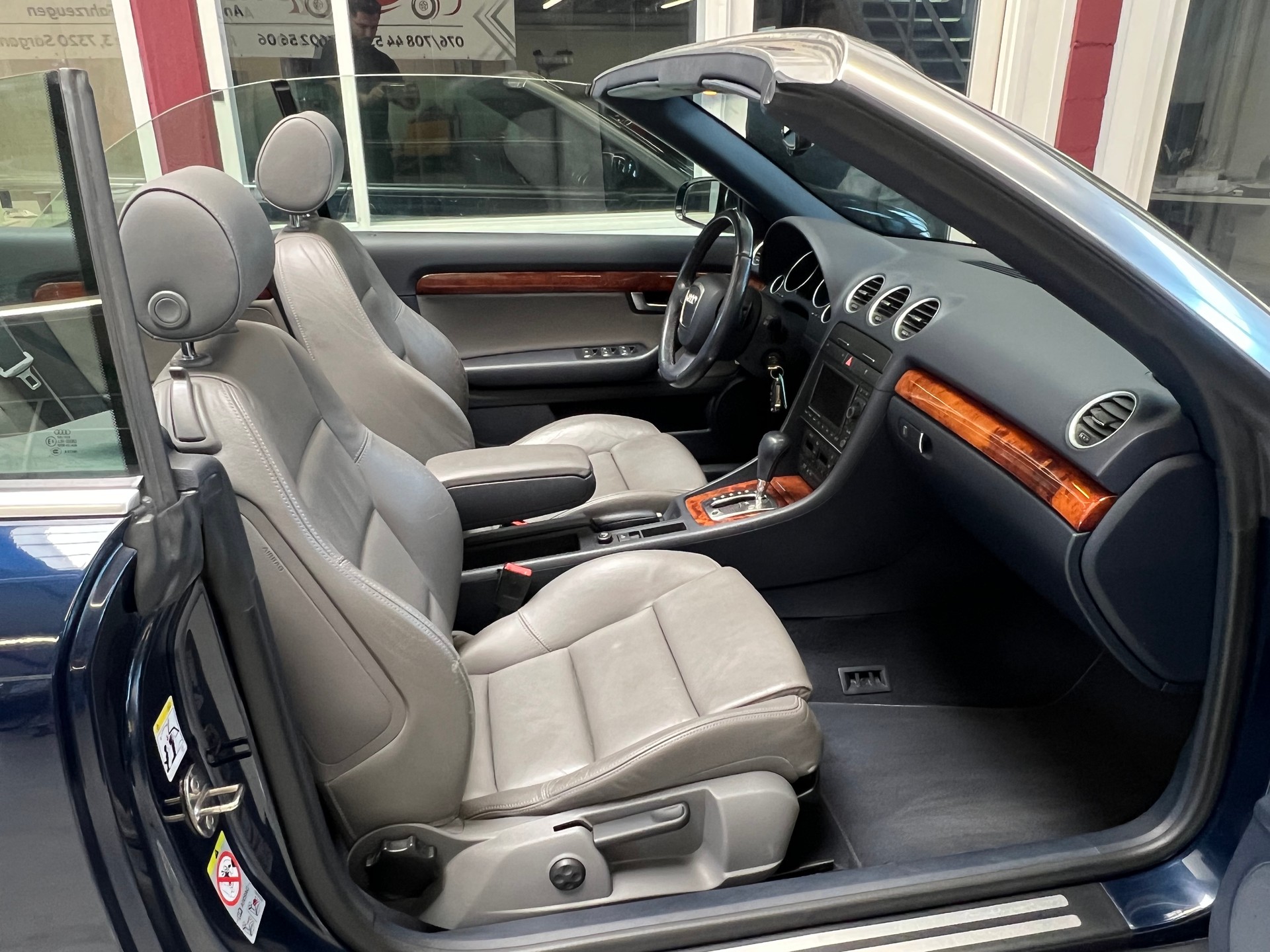 AUDI A4 Cabriolet 2.7 TDI multitronic-image-12