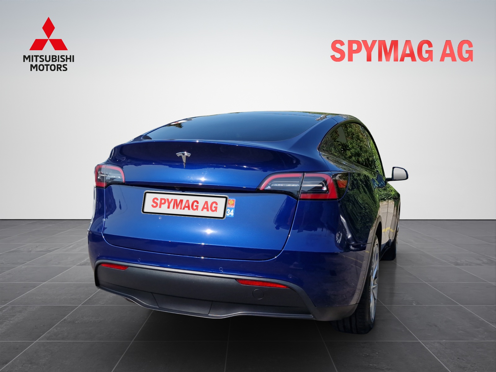 TESLA Model Y Long Range-showroom-element-3