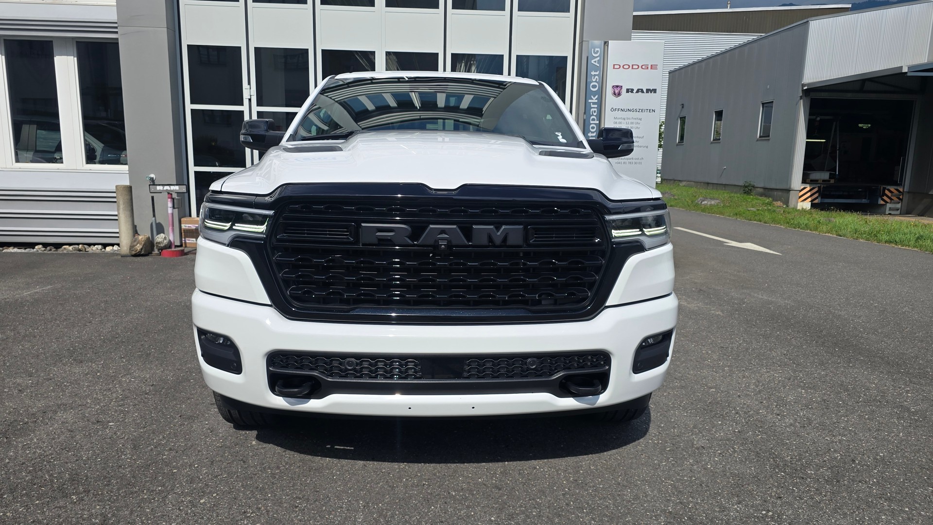 DODGE Ram 1500 Limited Crew Cab Night V8 4WD MY 26