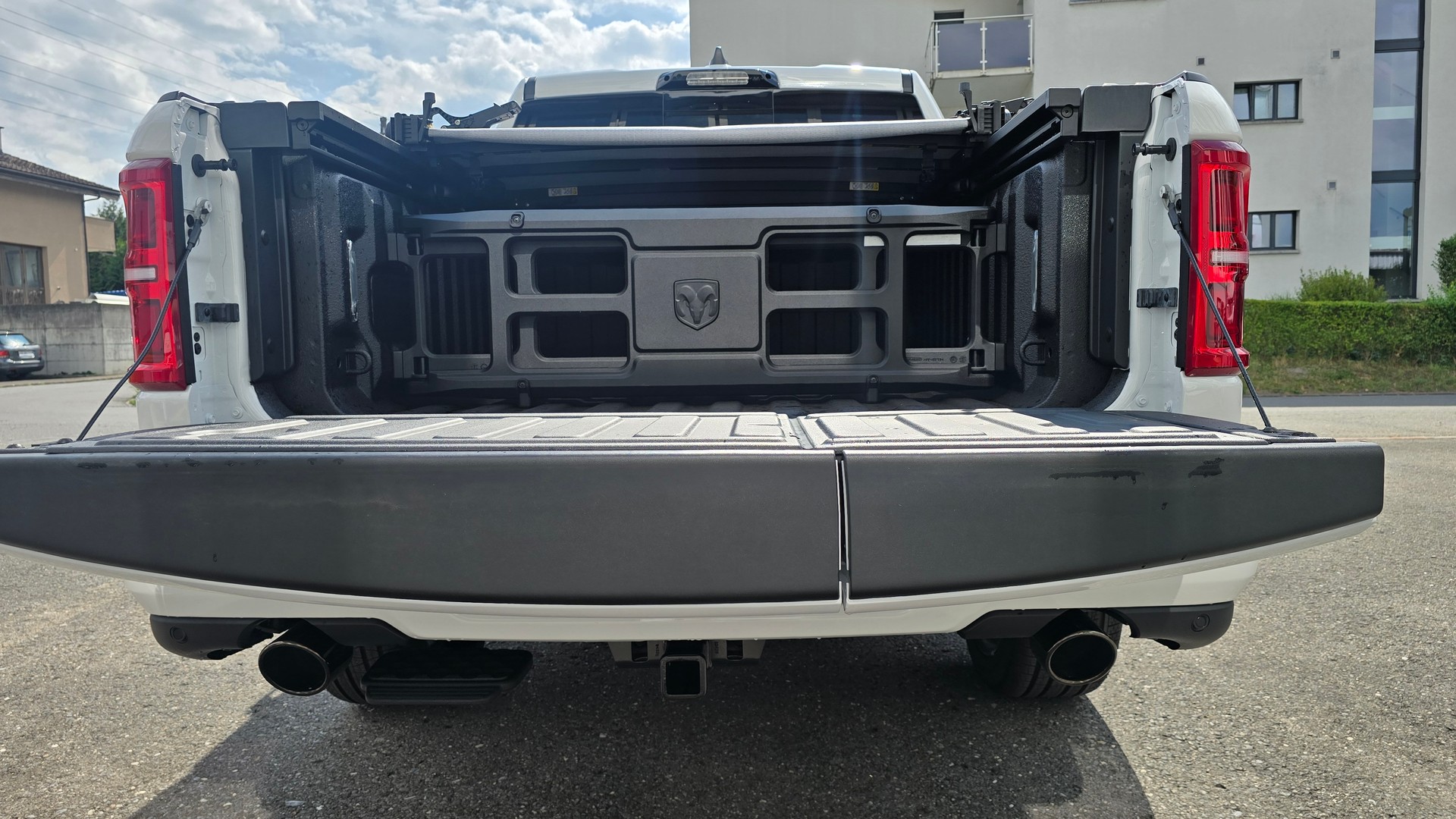DODGE Ram 1500 Limited Crew Cab Night V8 4WD MY 26-image-5