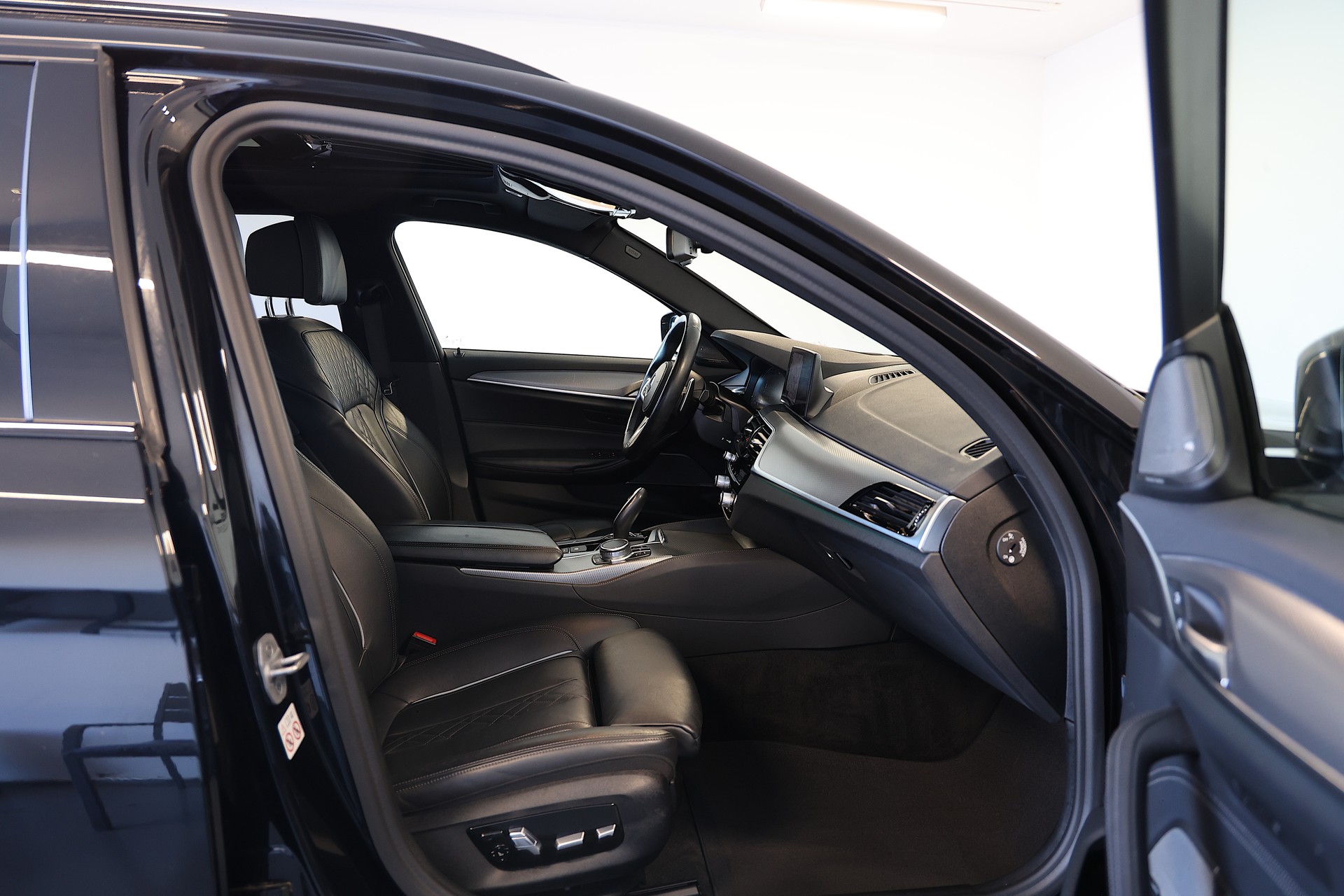 BMW 540d xDrive M-Sport Touring-image-11
