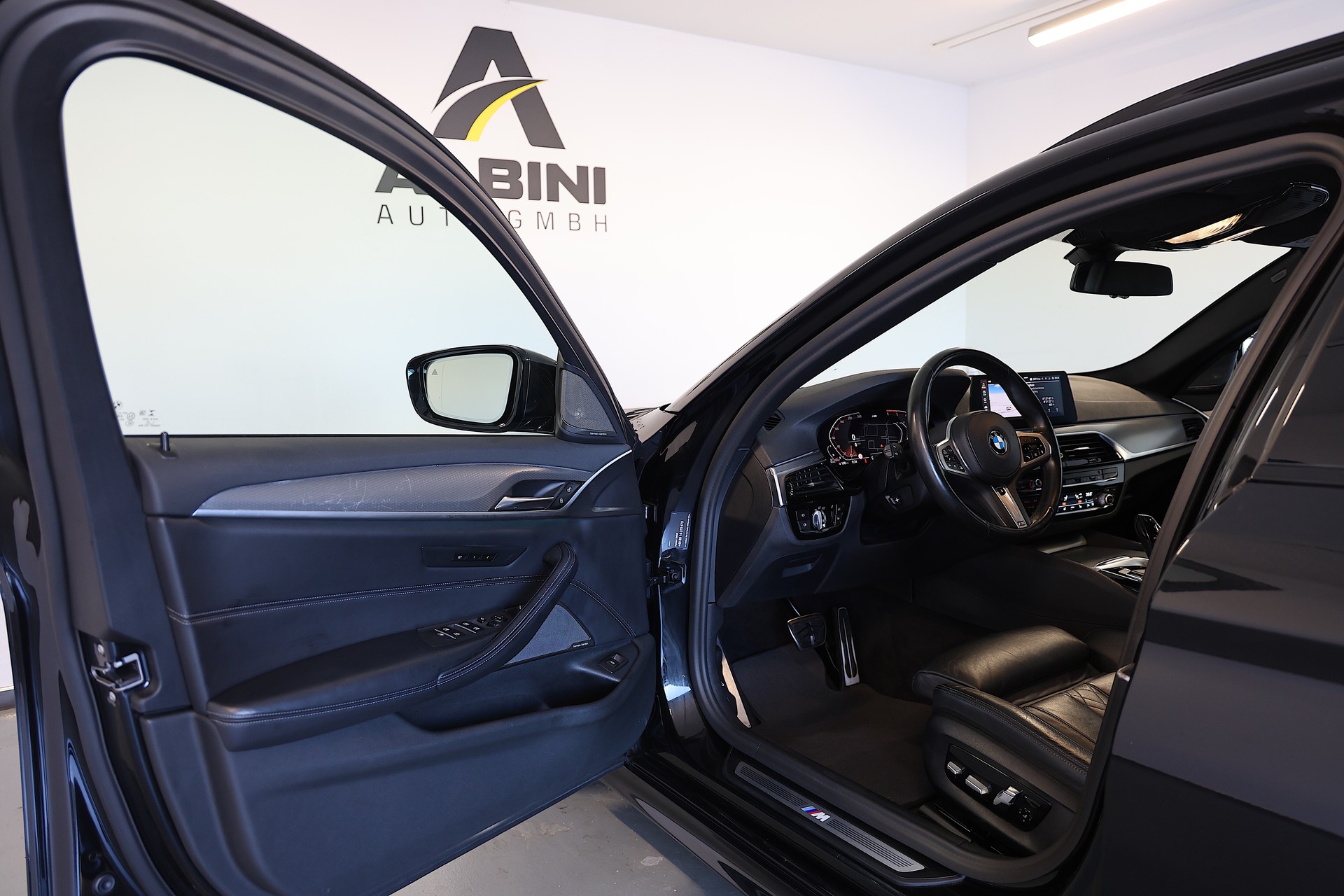 BMW 540d xDrive M-Sport Touring-image-4