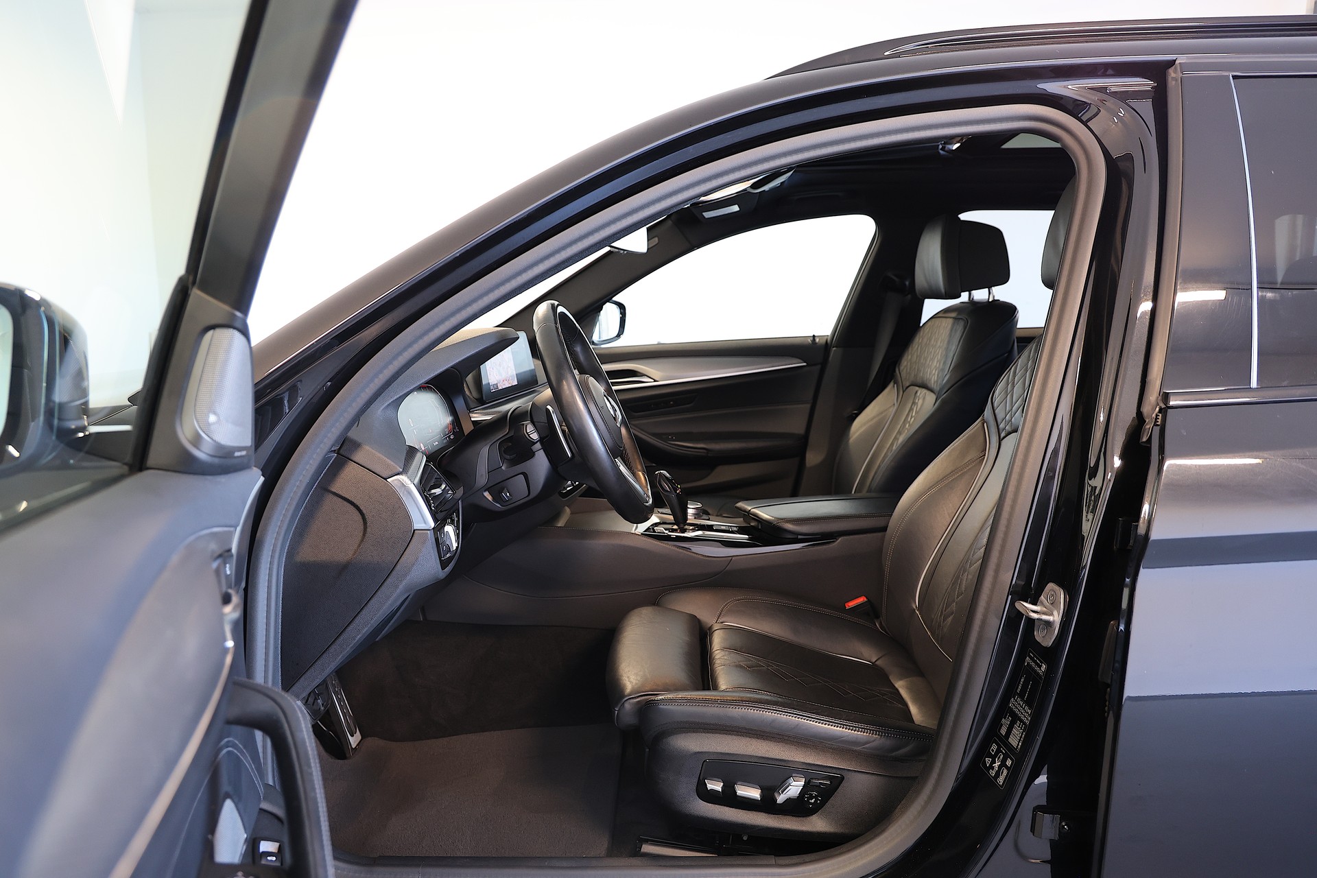 BMW 540d xDrive M-Sport Touring-image-5