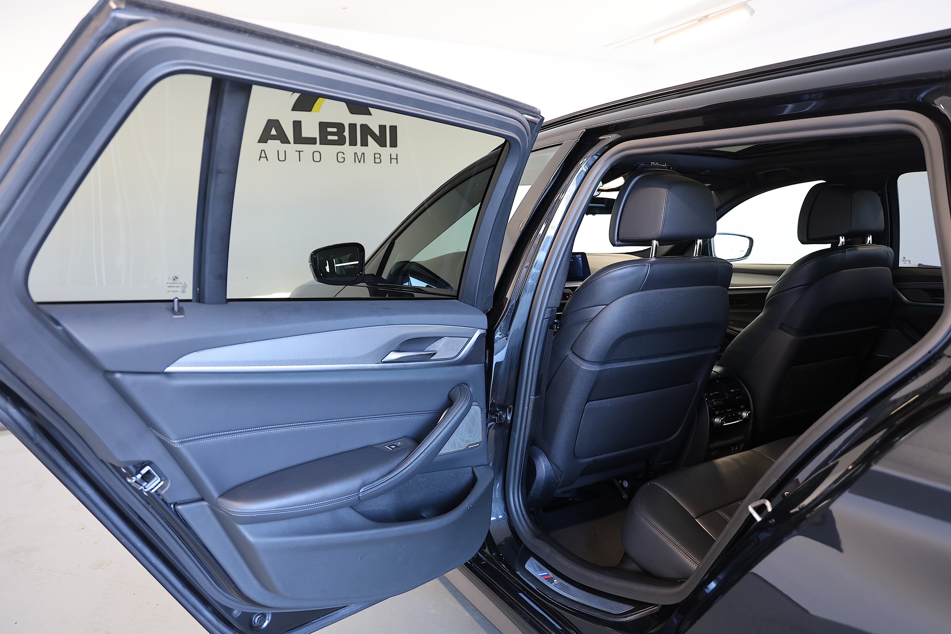 BMW 540d xDrive M-Sport Touring-image-13