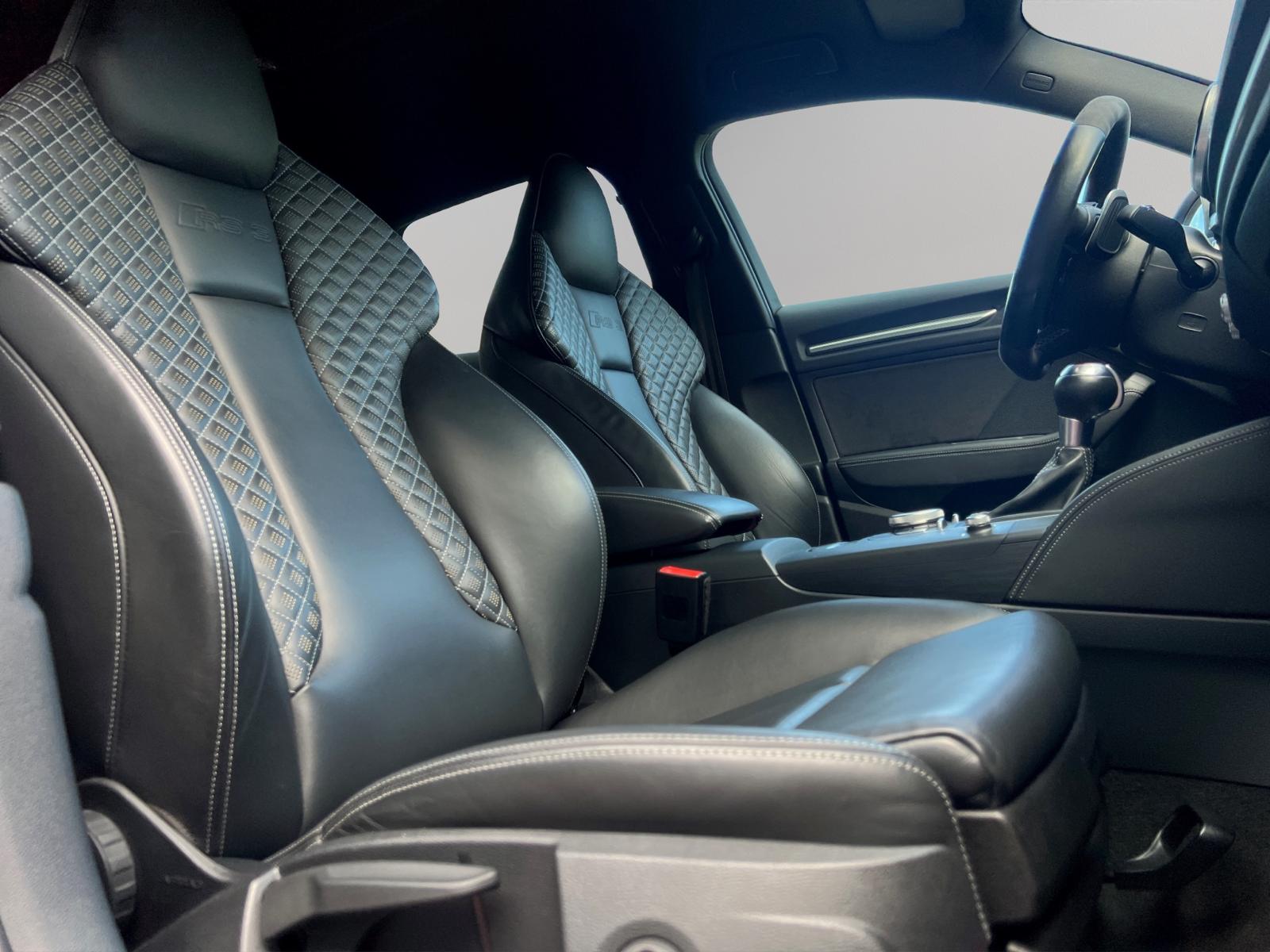 AUDI RS3 2.5 TSI quattro S-tronic-image-12