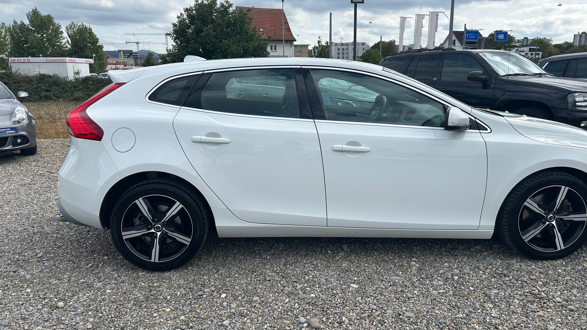 VOLVO V40 D3 Momentum R-Design Geartronic-image-20
