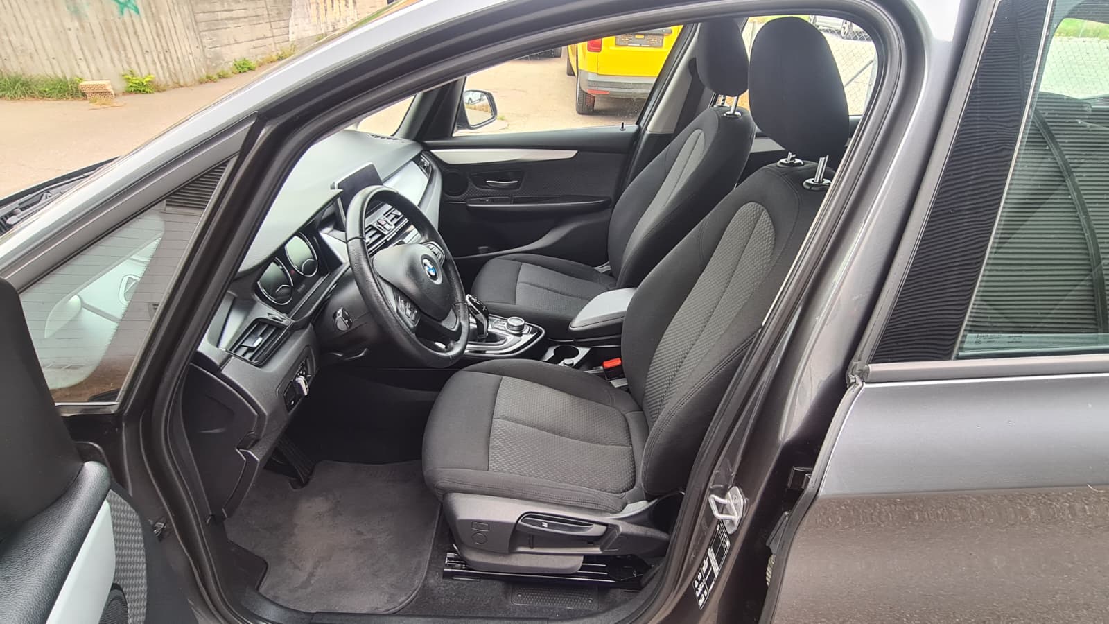 BMW 218d xDrive Gran Tourer Steptronic ** Gr-Navi ** PDC Hinten ** Tempomat ** Anh-Kupplung ** Frisch Ab MFK & Service **-image-18