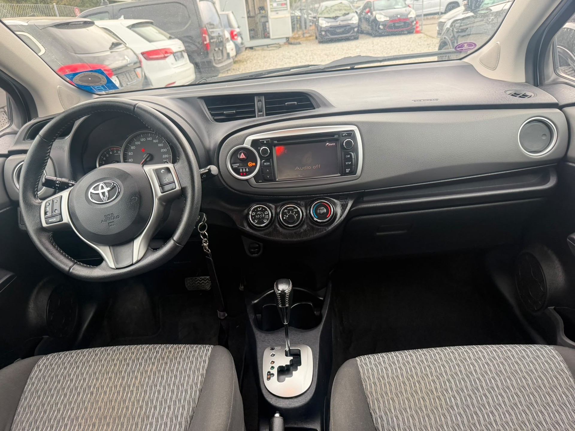TOYOTA Yaris 1.33 Luna Multidrive-image-5