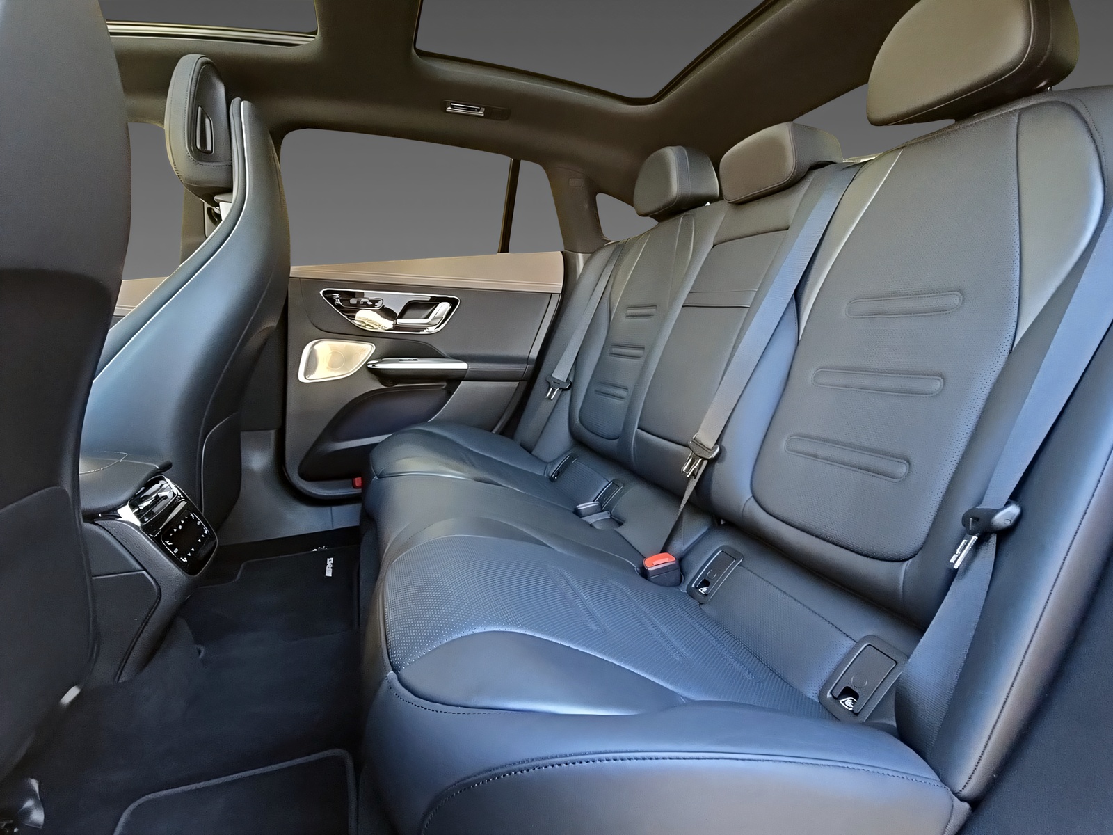 MERCEDES-BENZ EQE 43 AMG-image-12