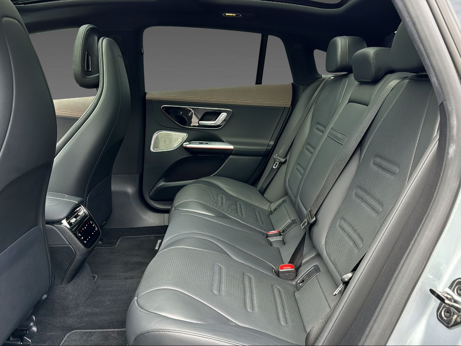 MERCEDES-BENZ EQE 43 4Matic-image-9