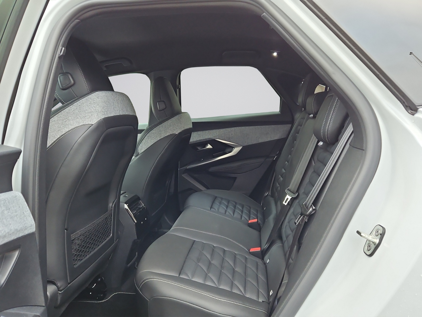 PEUGEOT 3008 73kWh GT-image-10