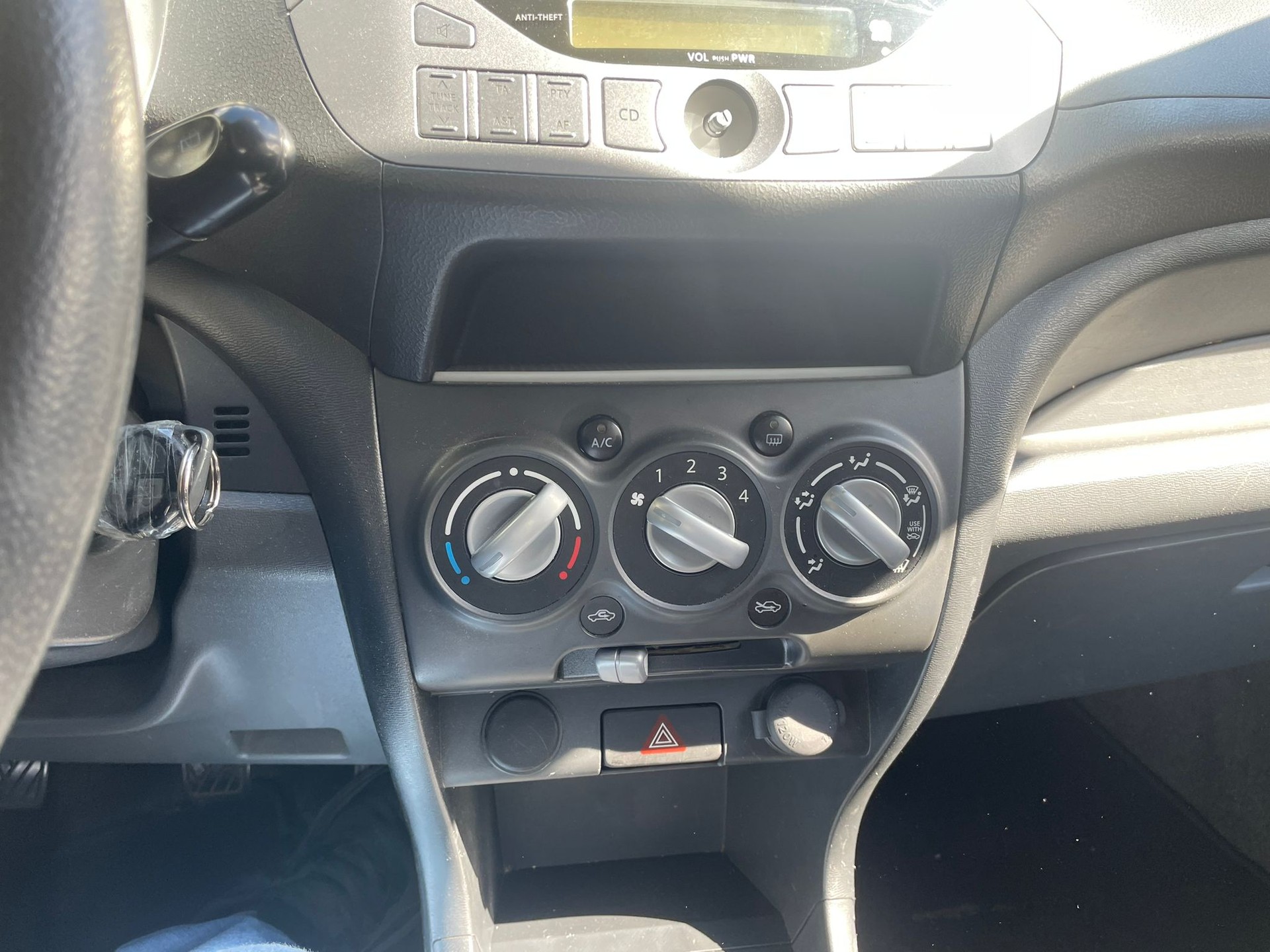NISSAN Pixo 1.0 acenta-image-6