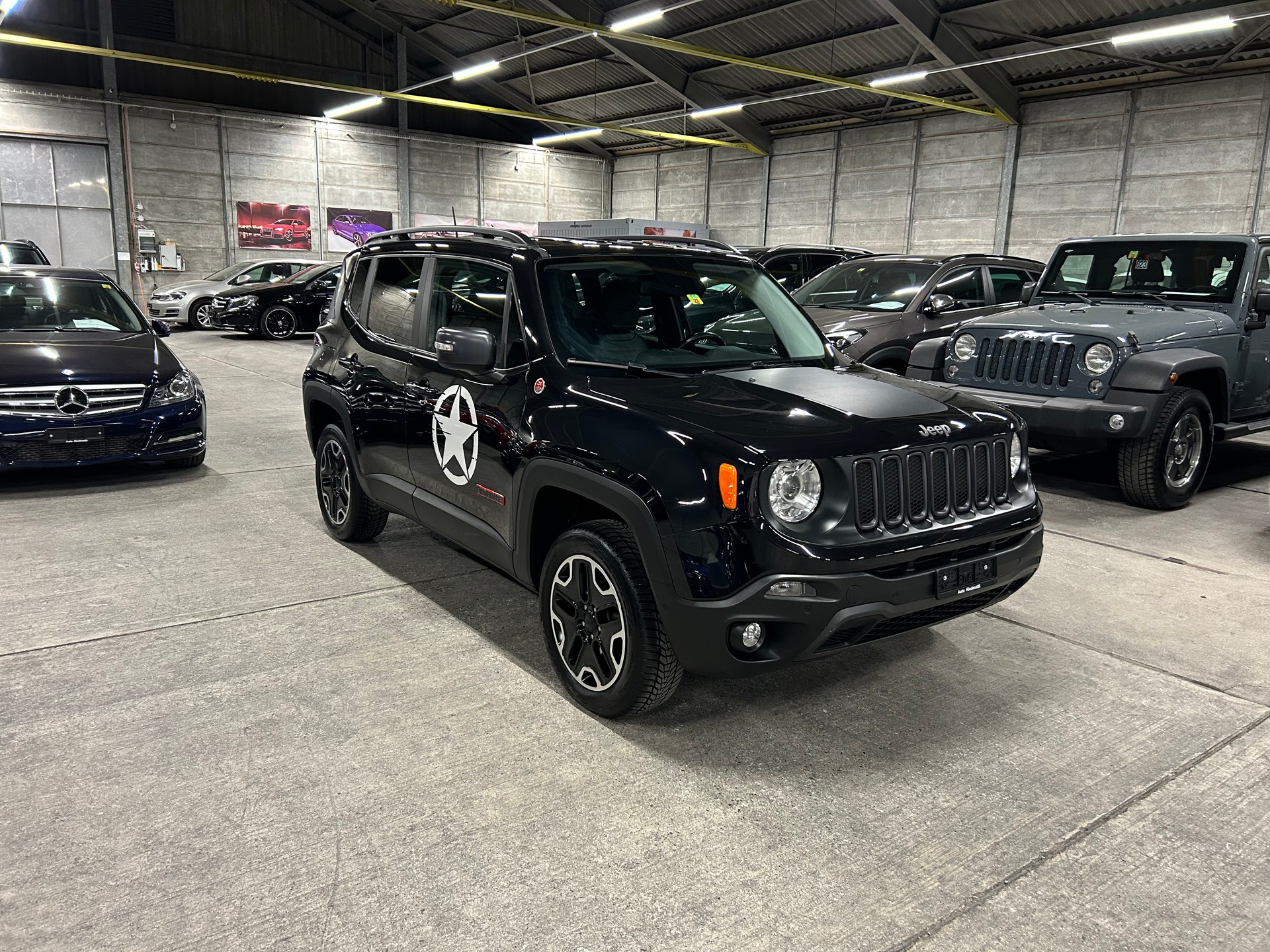 JEEP Renegade 2.0 CRD Trailhawk AWD + Low Range 9ATX-showroom-element-1
