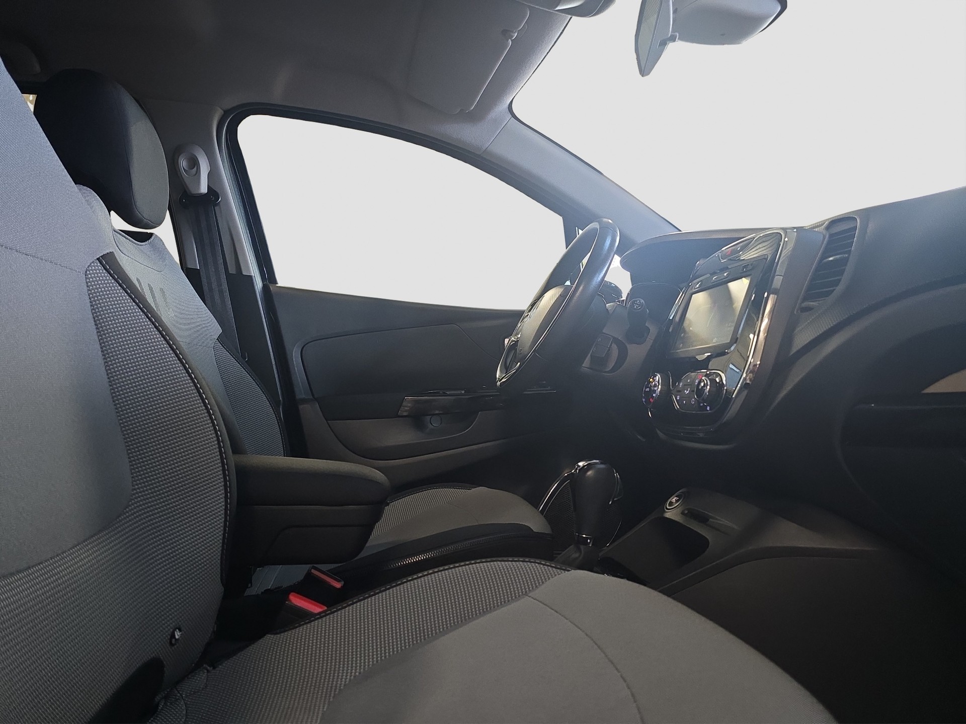 RENAULT Captur 1.2 T 16V Privilège EDC-image-10