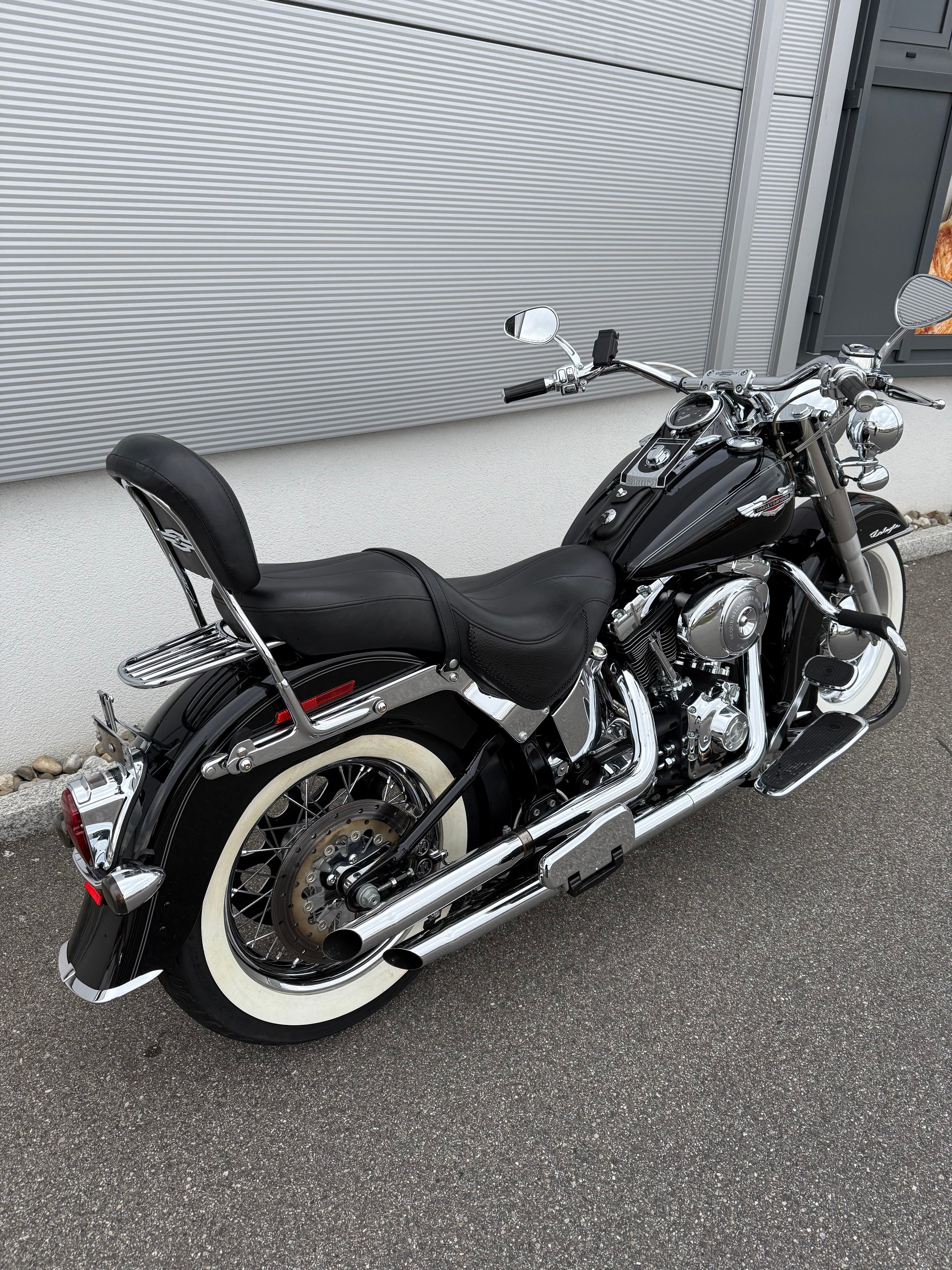 HARLEY-DAVIDSON FLSTNI Softail Deluxe-image-2