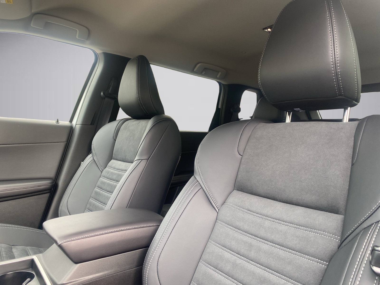 MITSUBISHI Outlander 2.4 PHEV Invite 4x4-image-9