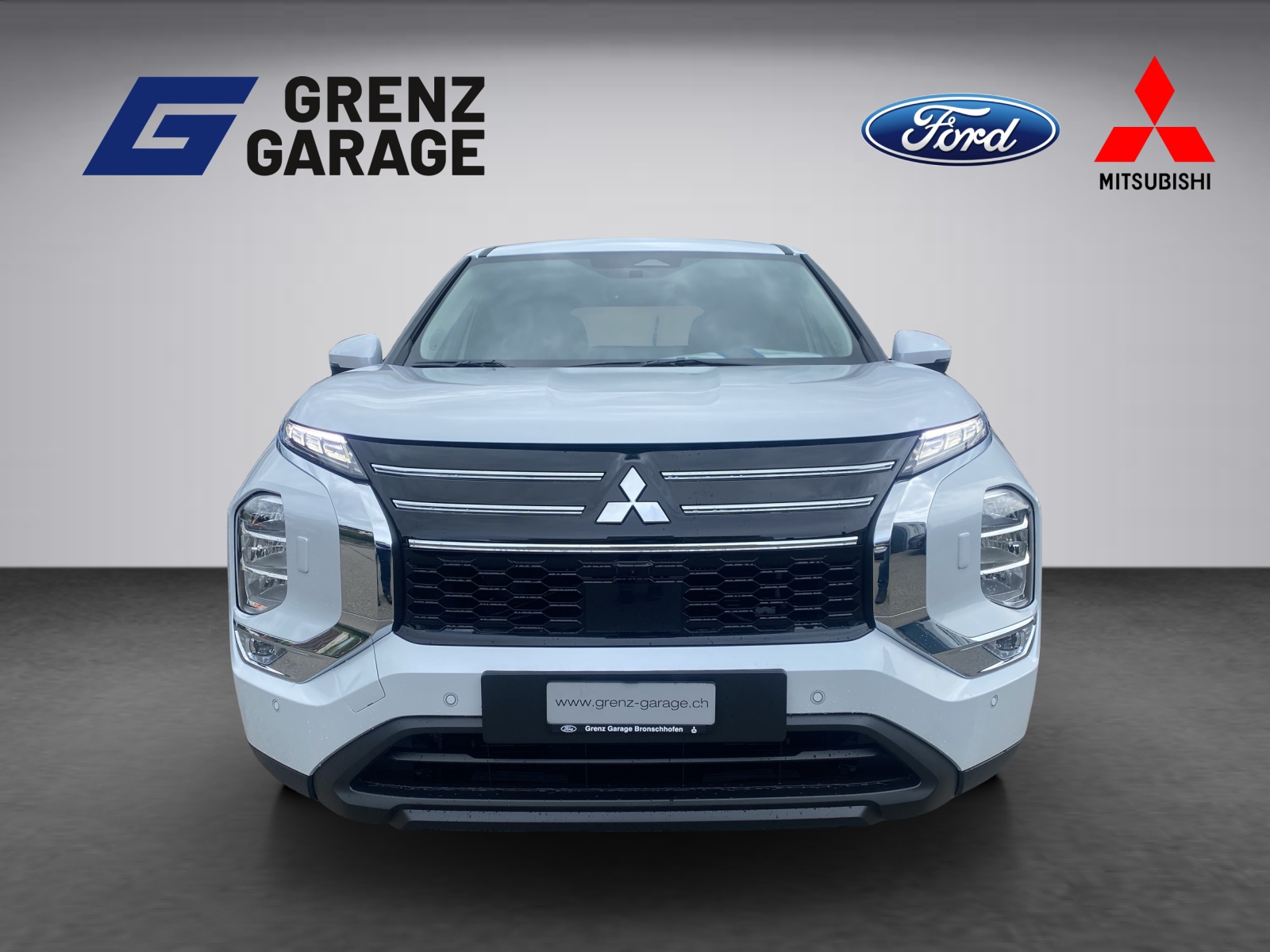 MITSUBISHI Outlander 2.4 PHEV Invite 4x4-showroom-element-3