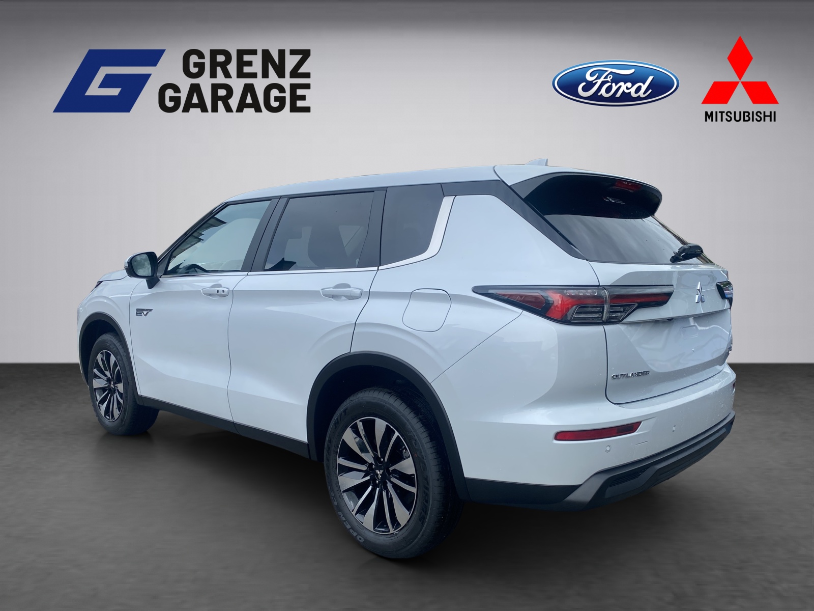 MITSUBISHI Outlander 2.4 PHEV Invite 4x4-showroom-element-2