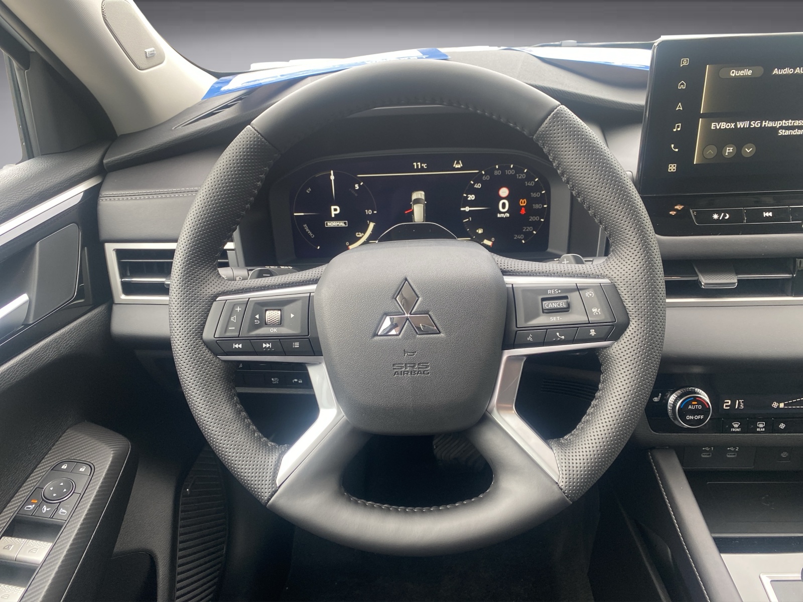 MITSUBISHI Outlander 2.4 PHEV Invite 4x4-image-11