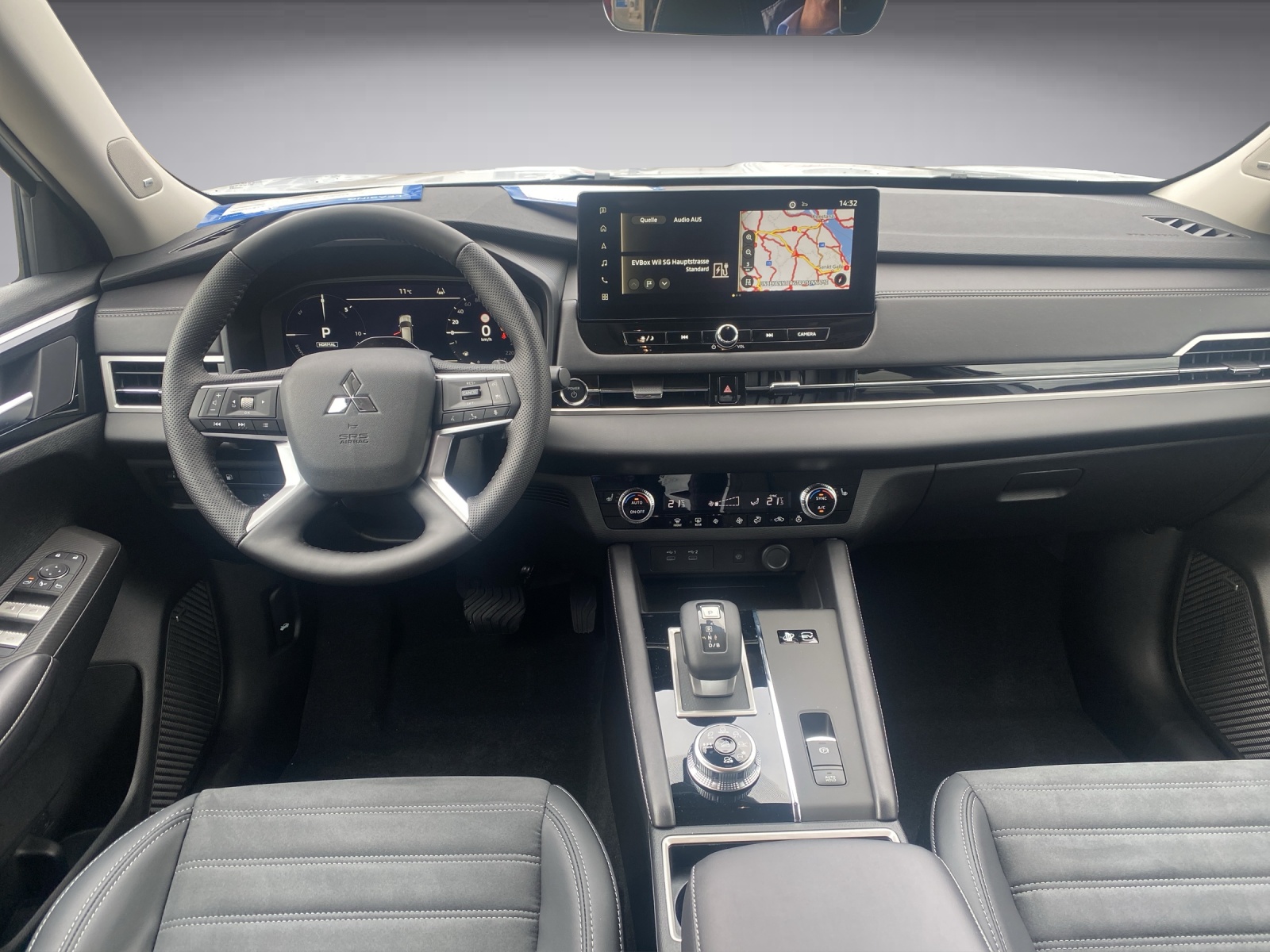 MITSUBISHI Outlander 2.4 PHEV Invite 4x4-image-10