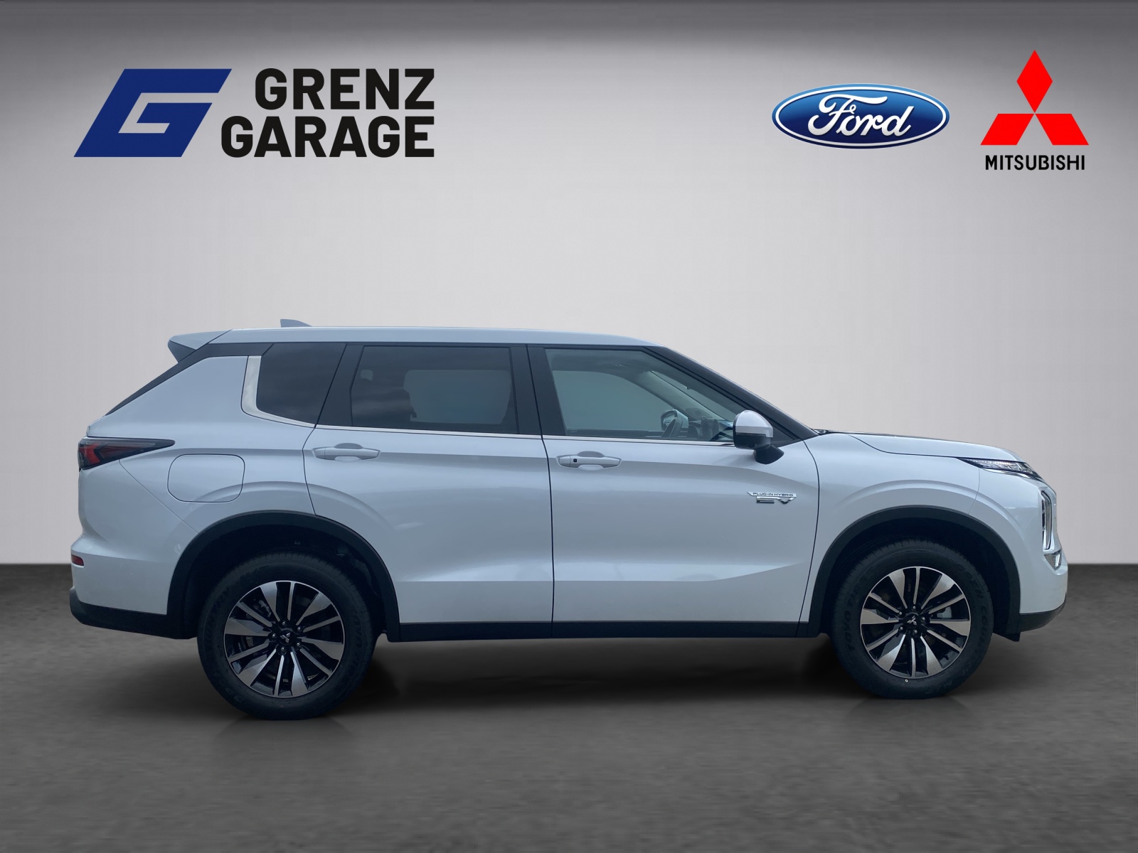 MITSUBISHI Outlander 2.4 PHEV Invite 4x4-image-6