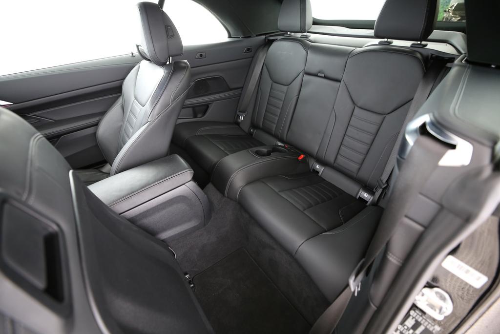 BMW 430i xDrive Cabrio-image-12