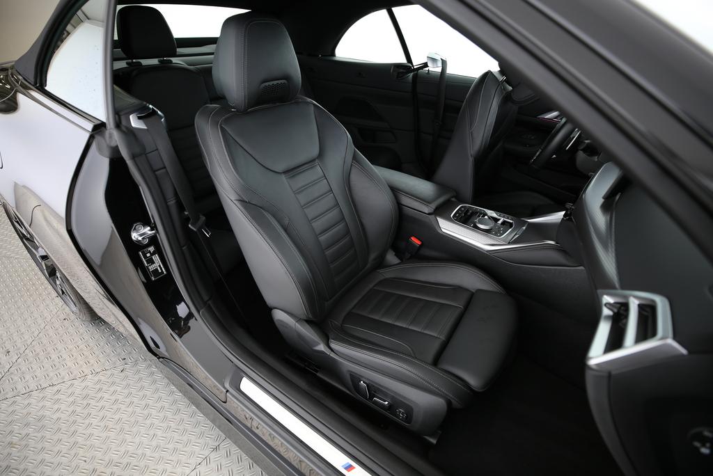 BMW 430i xDrive Cabrio-image-11