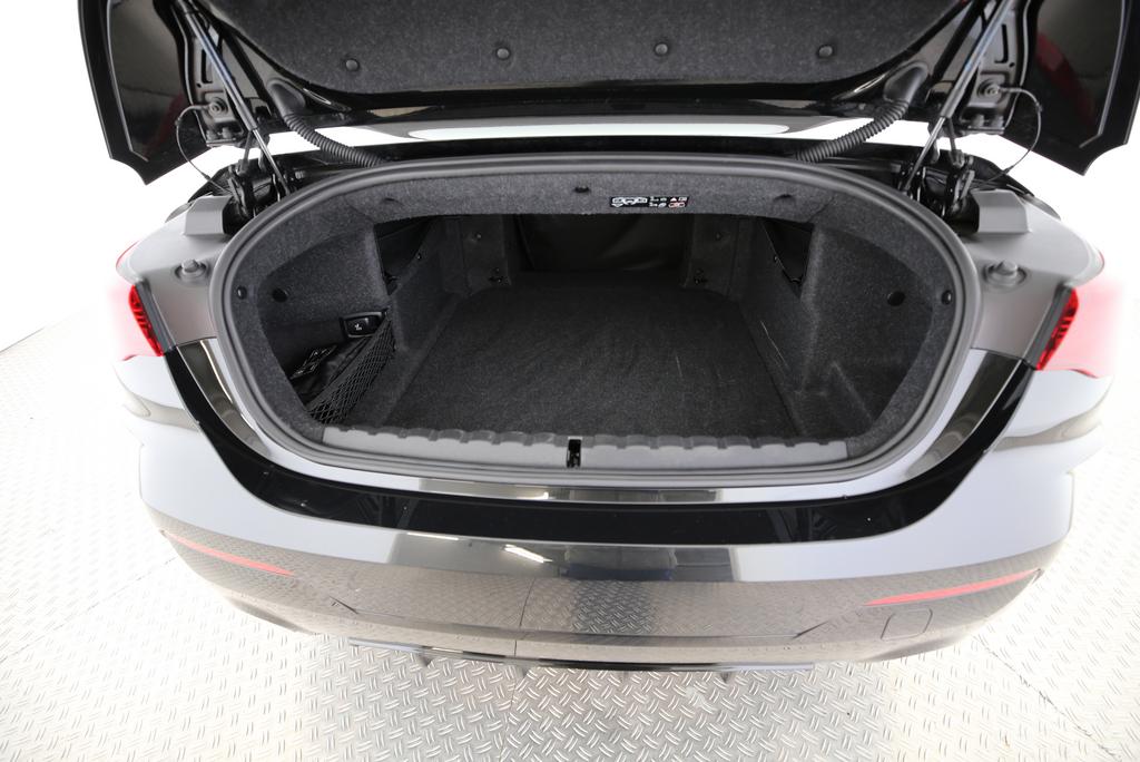 BMW 430i xDrive Cabrio-image-13