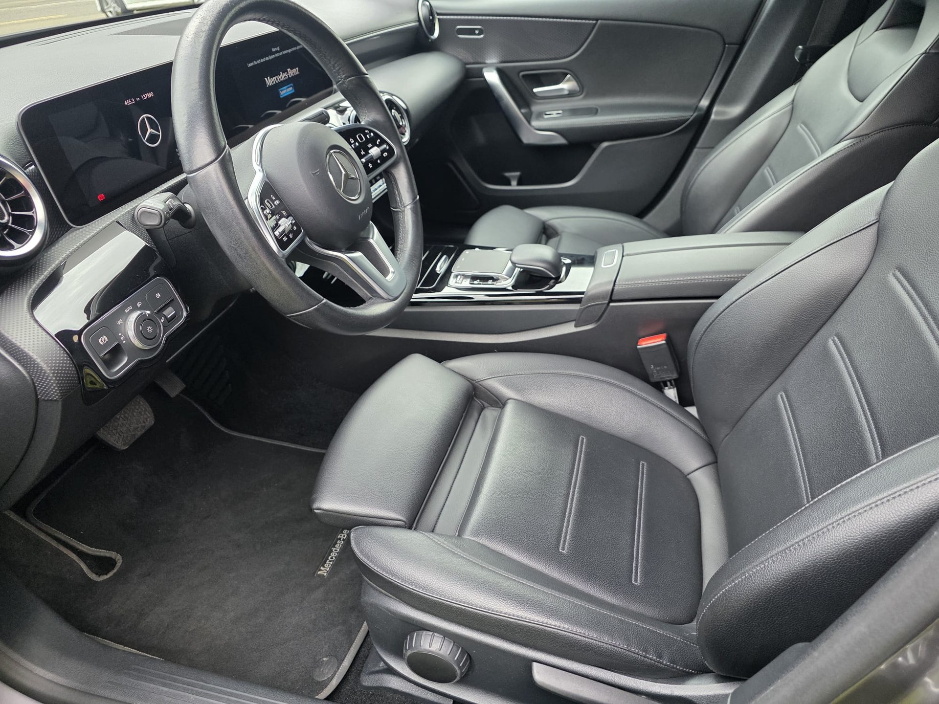 MERCEDES-BENZ A 180 Progressive 7G-DCT-image-10