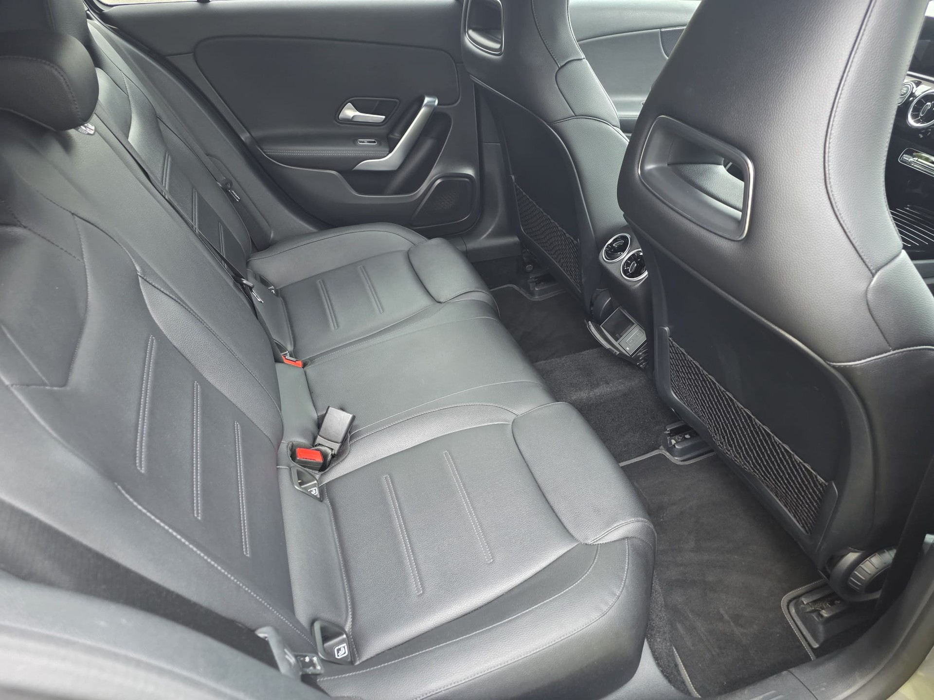 MERCEDES-BENZ A 180 Progressive 7G-DCT-image-12