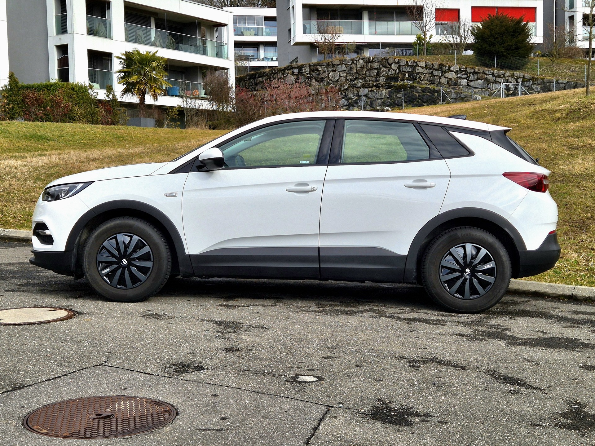 OPEL Grandland X 1.2i TP Enjoy-image-5